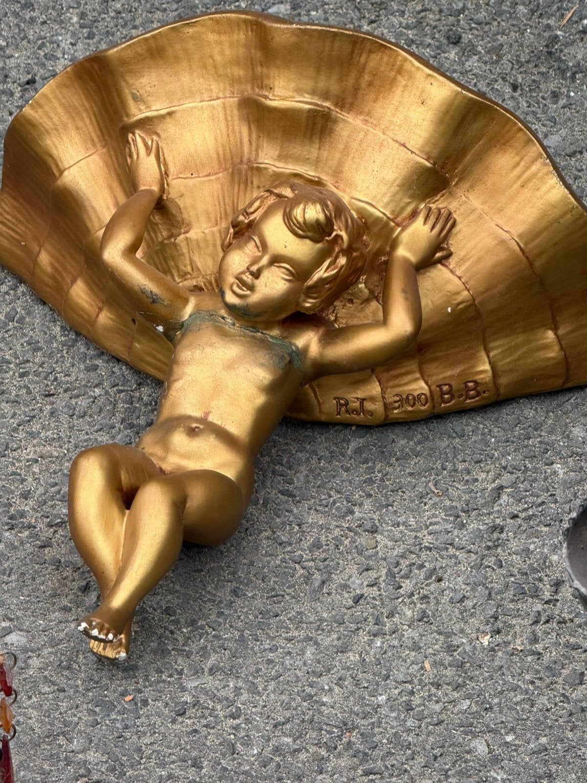Angelot décoratif en bronze – style ancien, Enlèvement, Bronze