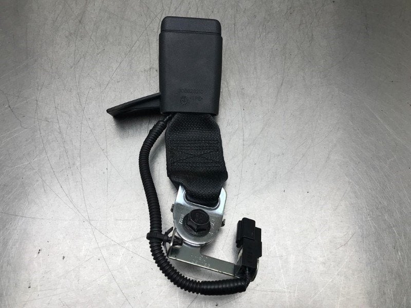 BOUCLE DE CEINTURE ARRIÈRE DROIT Auris (E18) (|308826210|), Utilisé, Toyota