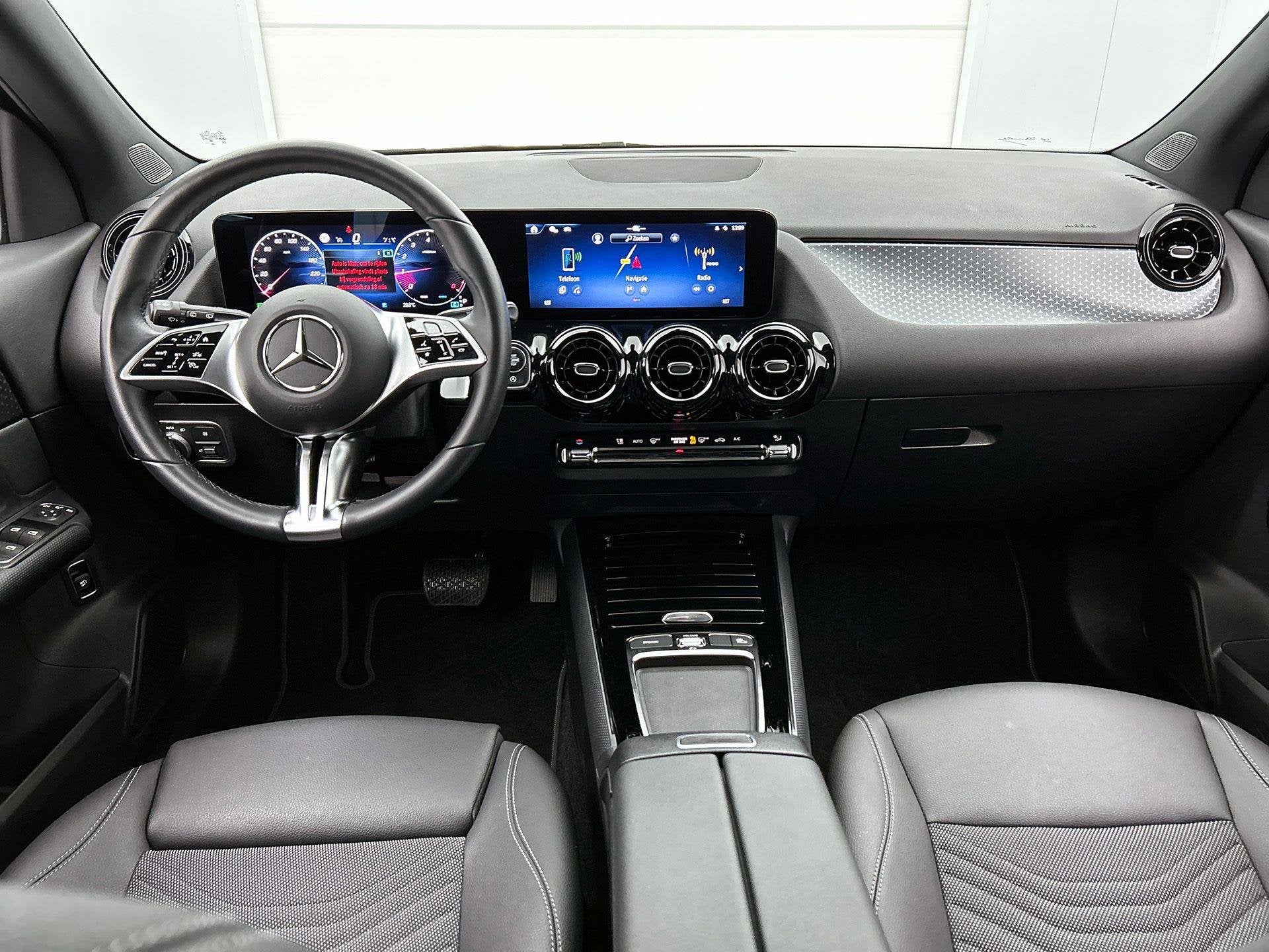 Mercedes-Benz GLA-klasse 180 Business Line | Verwarmde Zetel, Autos, Mercedes-Benz, 100 kW, 1332 cm³, Achat, Euro 6