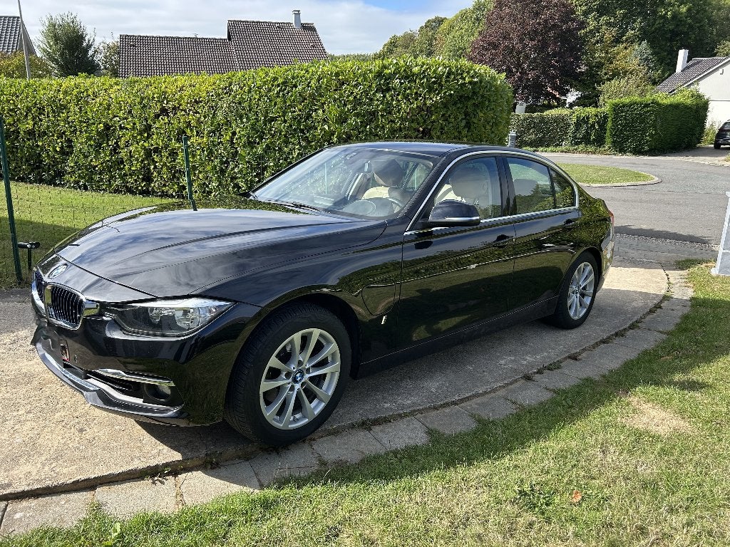 BMW 330e Hybride excellent état, Auto's, 4 deurs, Achterwielaandrijving, Zwart, Berline