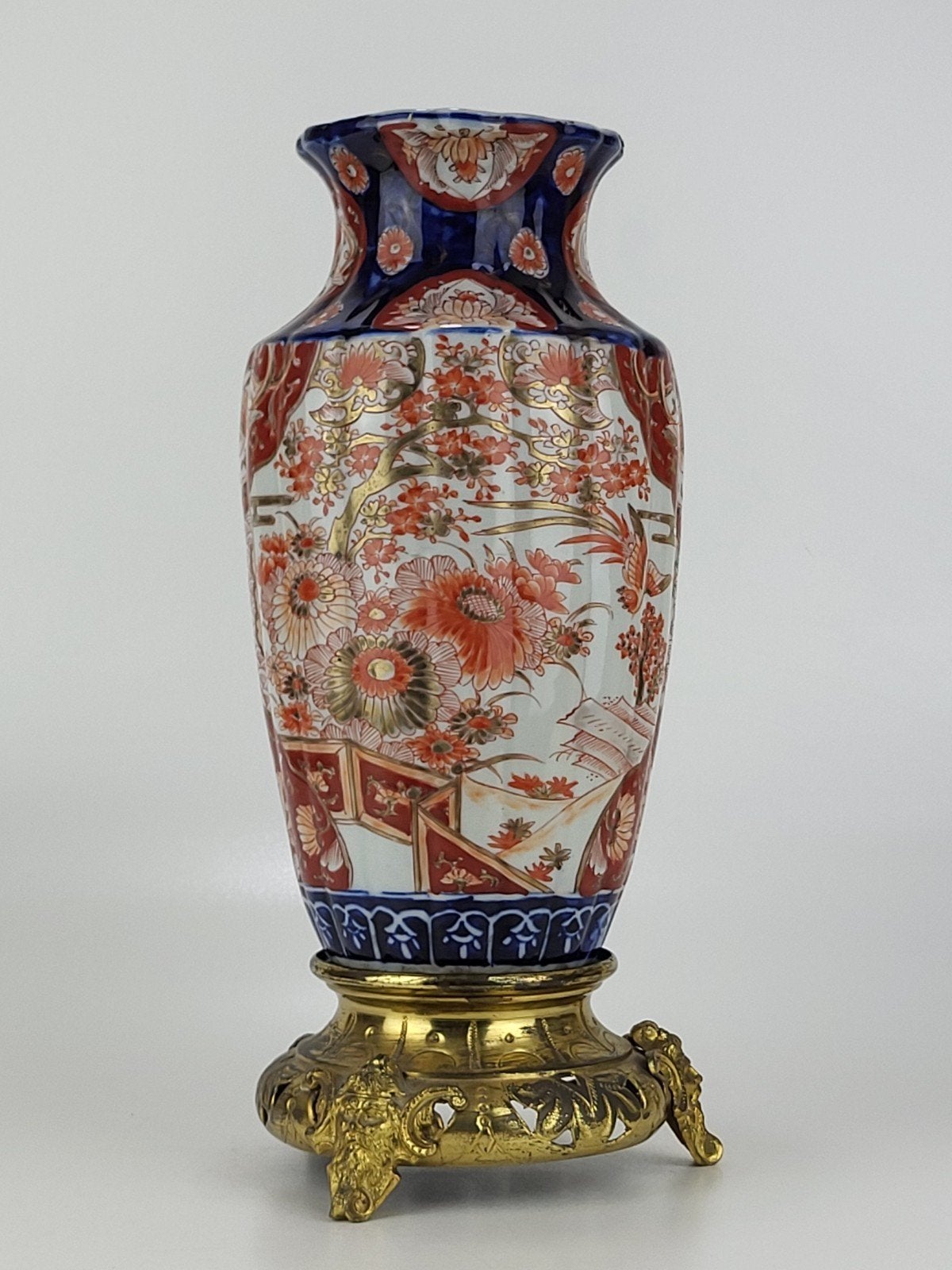 Antieke Imari Porseleinen Vaas op Franse metalen Voet, Antiek en Kunst, Ophalen of Verzenden