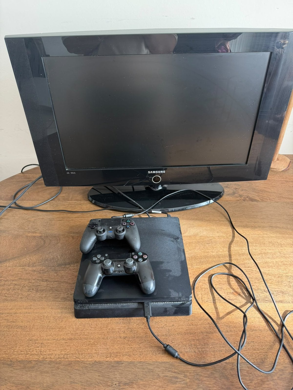 complete PlayStation 4 1TB set met Samsung TV, Games en Spelcomputers, Ophalen of Verzenden, Zo goed als nieuw