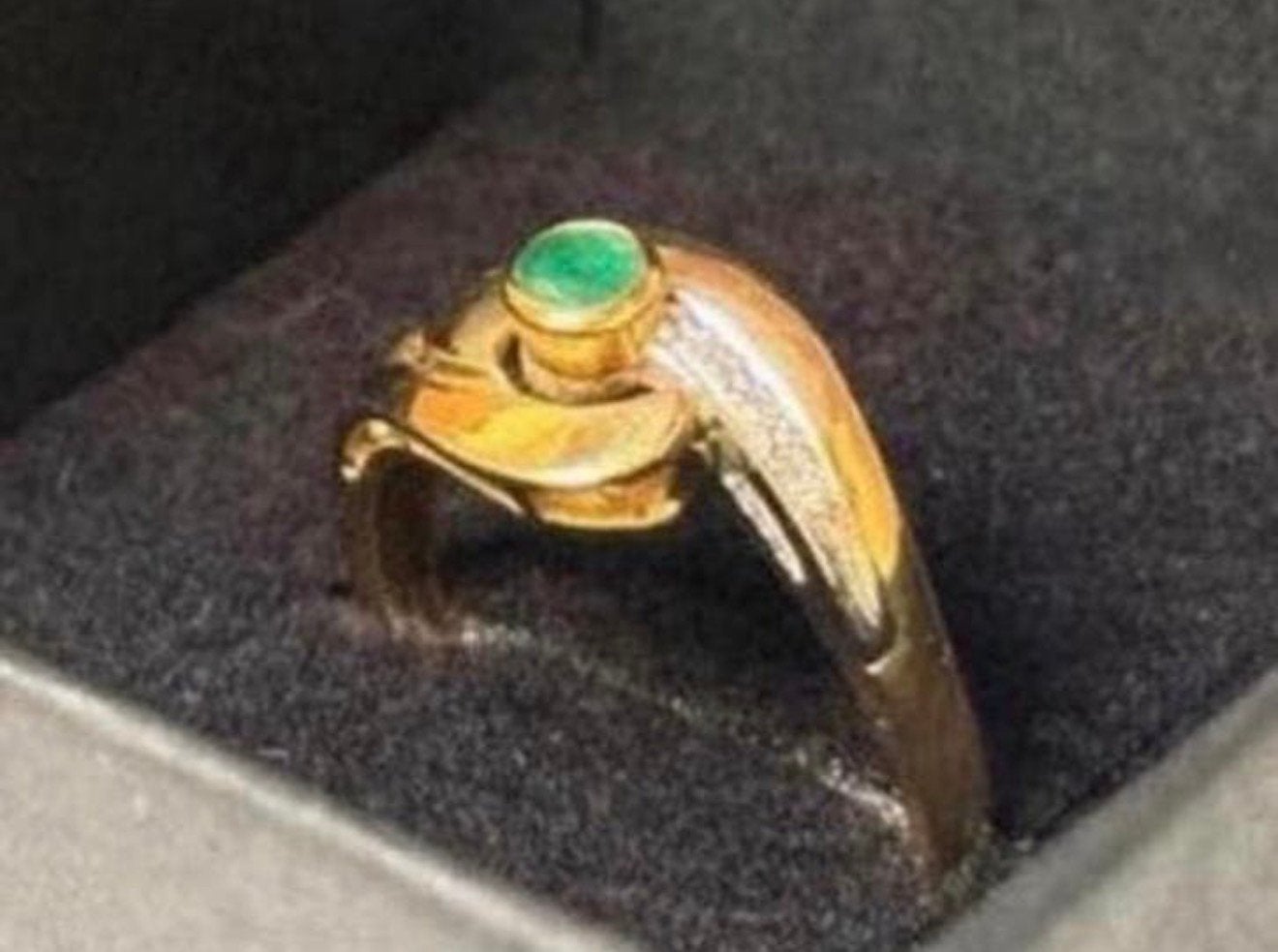 Prachtige 18 karaat gouden ring met diamanten en smaragd!, Handtassen en Accessoires, Ringen, Geel, Ophalen of Verzenden, 17 tot 18
