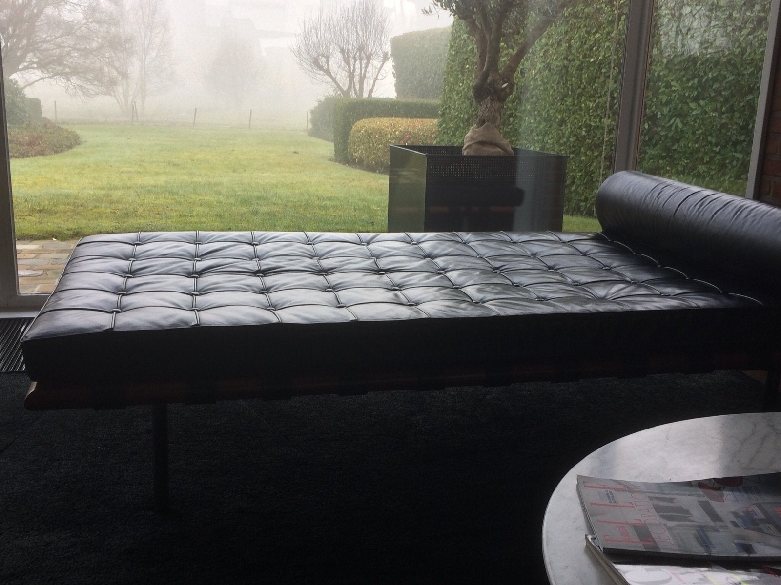 Zetel , naar het model Barcelona DayBed , zwart leder ., Enlèvement, Comme neuf