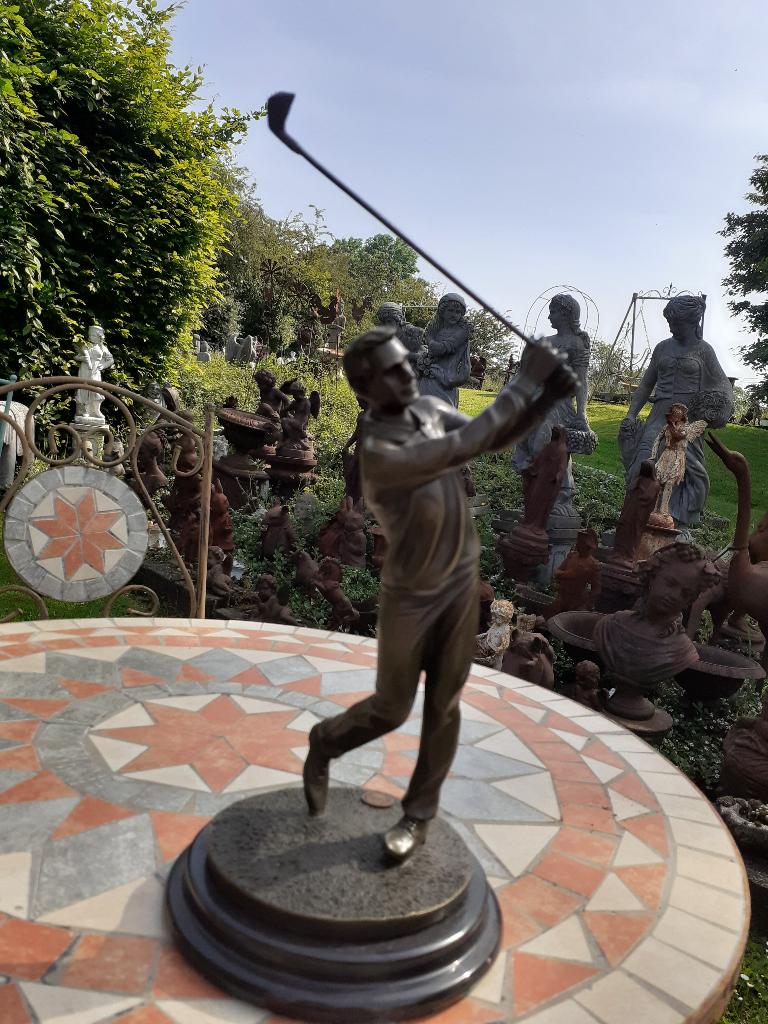 BRONZEN GOLFER GESIGNEERD MILO OP MARMEREN SOKKEL, Antiek en Kunst, Ophalen of Verzenden, Brons
