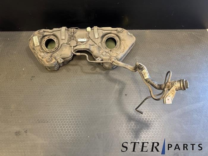 Réservoir de carburant d'un Mercedes C-Klasse, 3 mois de garantie, Utilisé, -, -