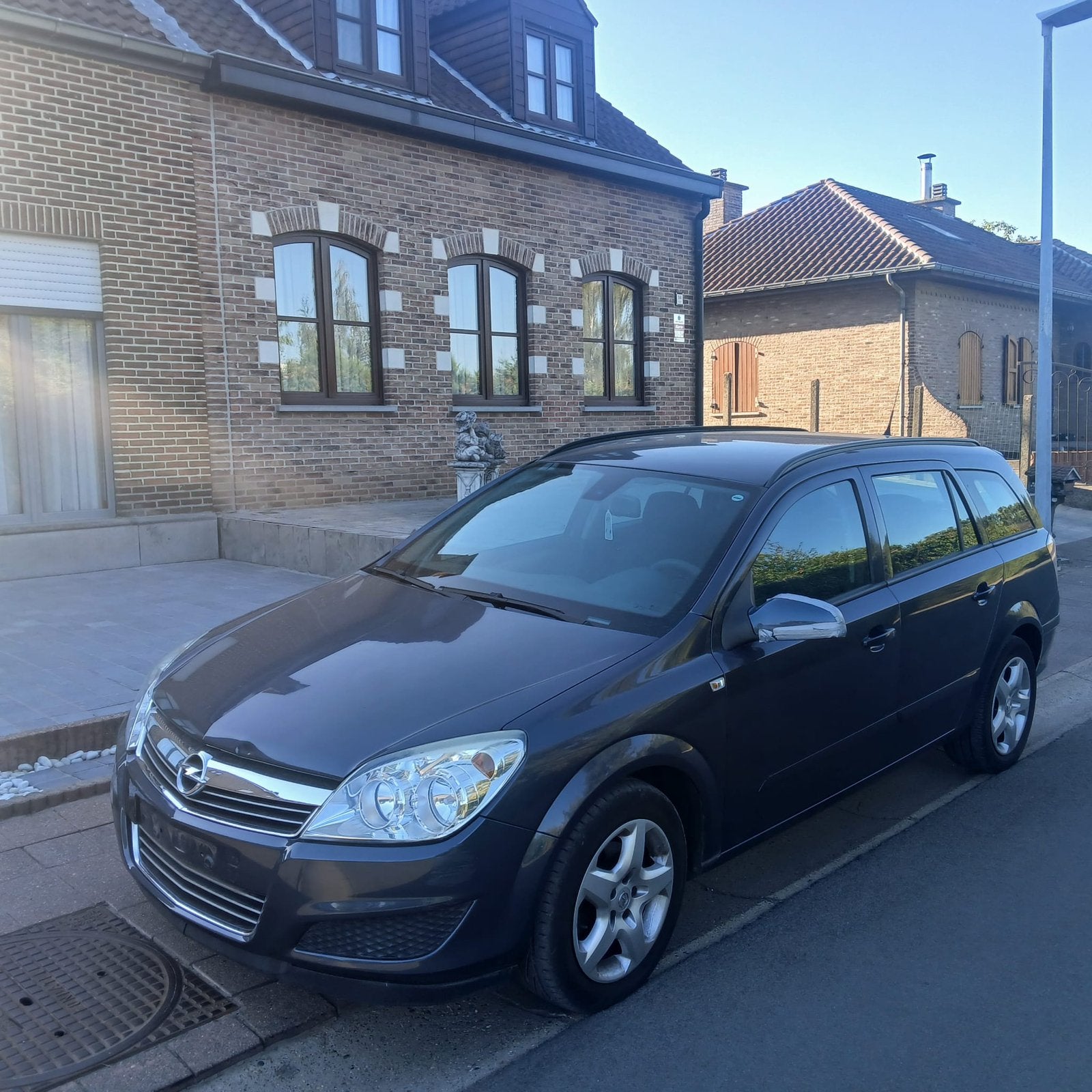 Opel Astra 1.6 Essence avec seulement 99 000 km, Argent ou Gris, Achat, Boîte manuelle, 5 portes