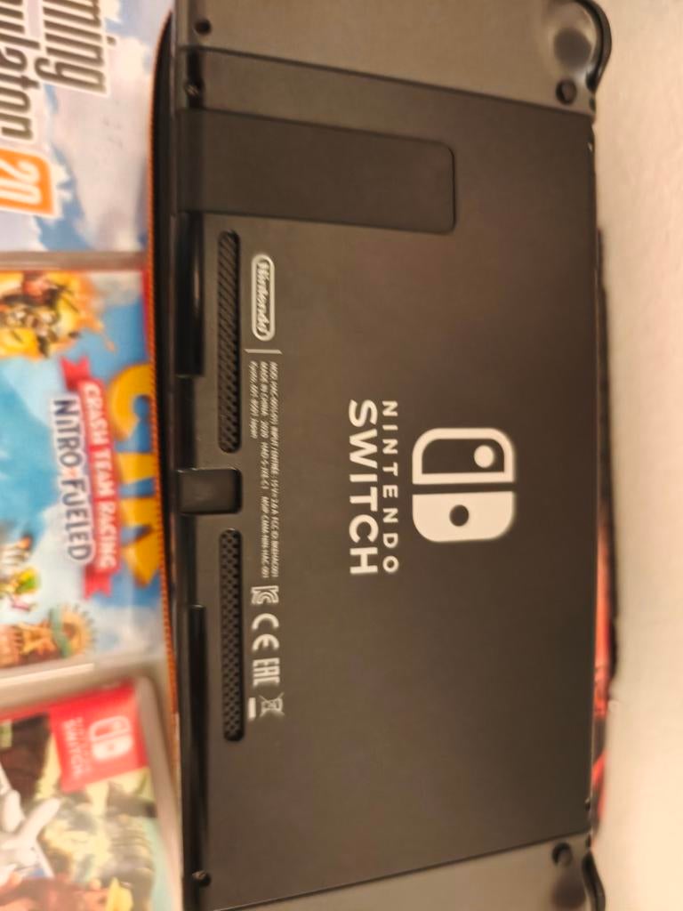 NINTENDO SWITCH avec manette, jeux et accessoires, Consoles de jeu & Jeux vidéo, Switch 2019 Upgrade, Comme neuf, Enlèvement, Avec jeux