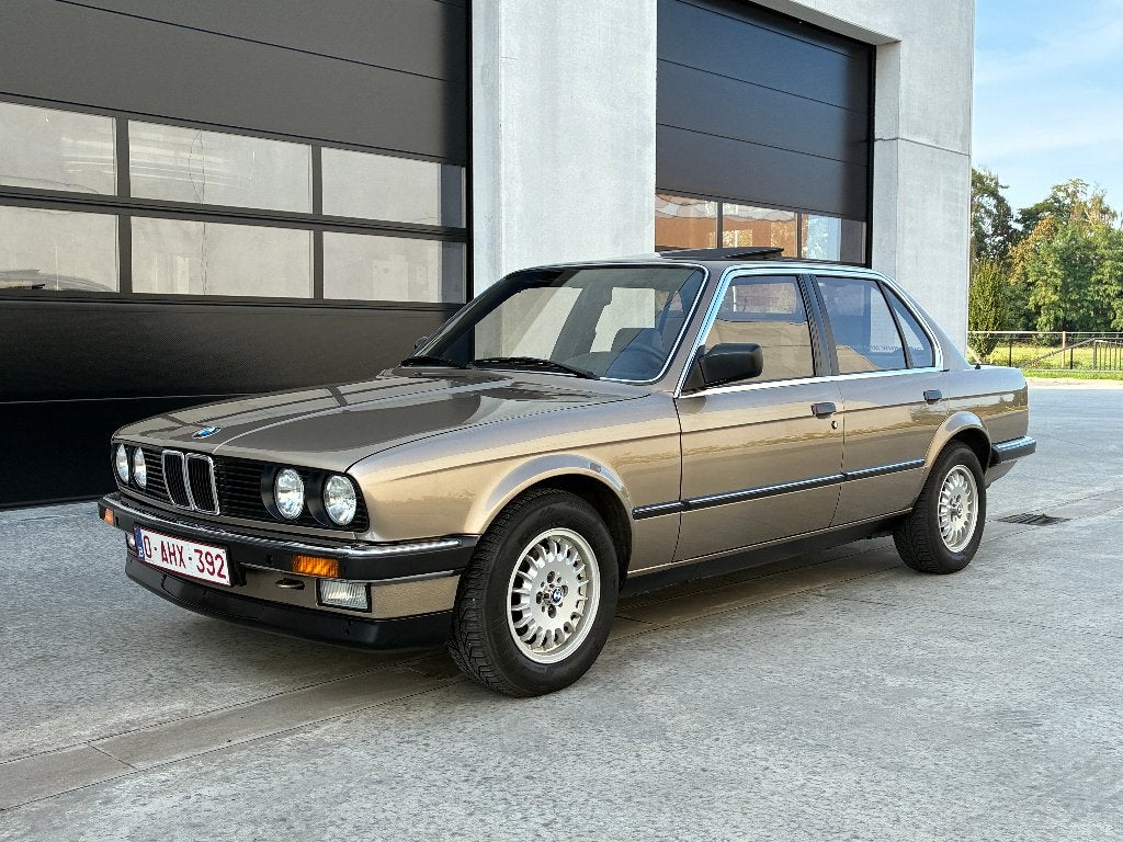 BMW 325e Automaat | E30 Berline | Prachtige Originele Staat, Automaat, 4 deurs, Beige, Verwarmde buitenspiegels