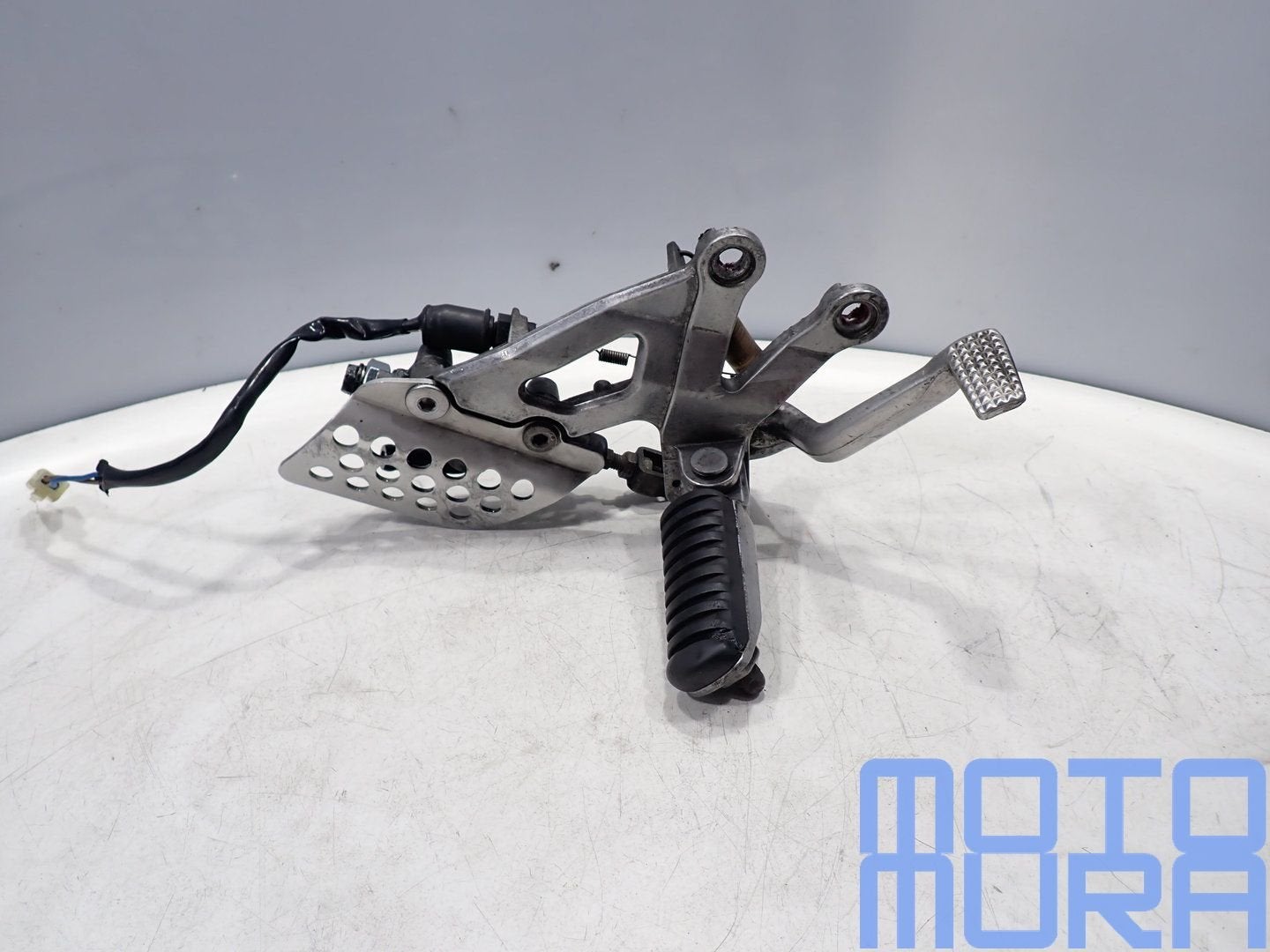 Kawasaki ZX12R 2002 - 2006 : plaque de fixation du repose-pi, -, Utilisé, -, -