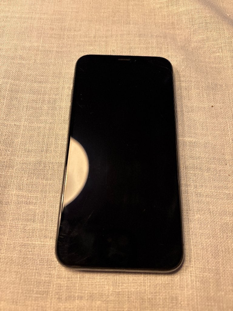 Kapotte iPhone X + hoesje, Telecommunicatie, 83 %, Gebruikt, Zwart, 64 GB