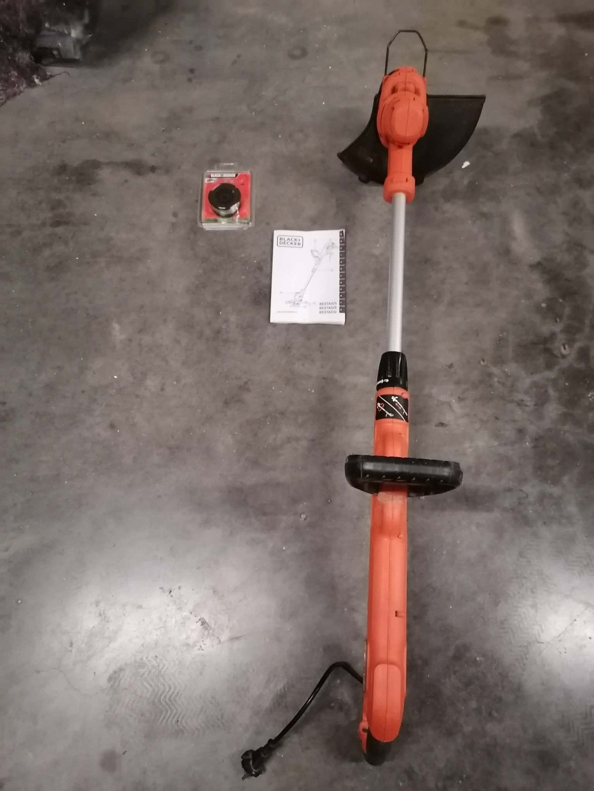 Kantmaaier Black en Decker met NIEUWE draad, Ophalen, Zo goed als nieuw