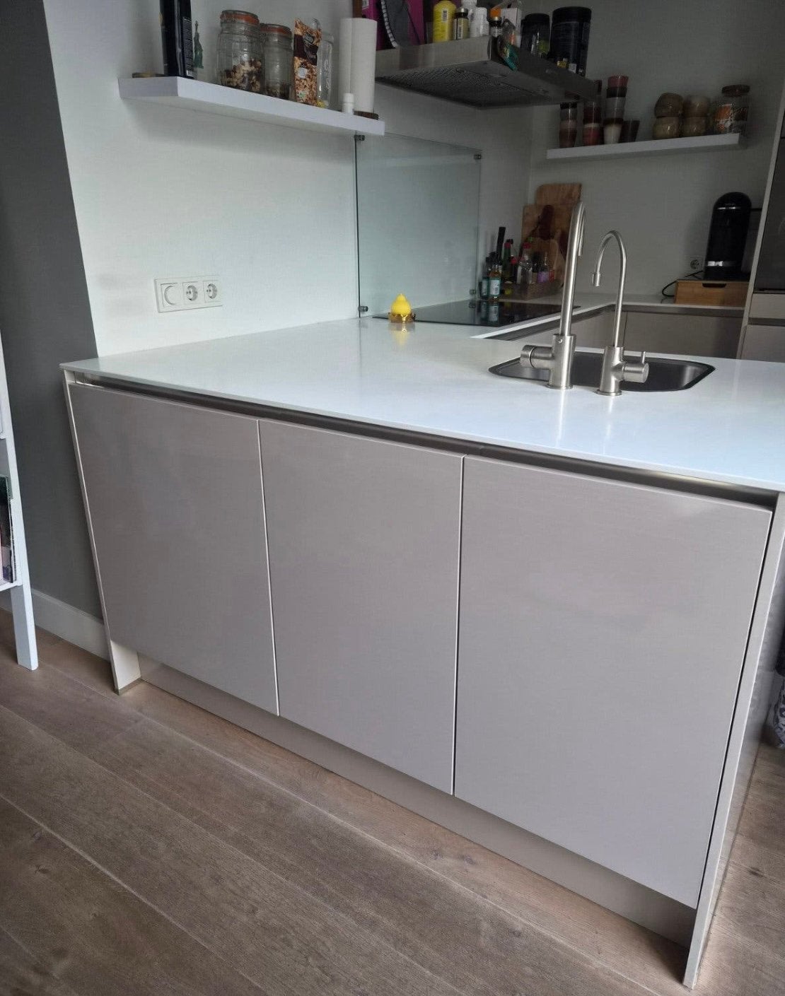✨TAUPE U VORM KEUKEN MET SCHIEREILAND+ APPARATUUR  ✨, Huis en Inrichting, Keuken | Complete keukens, U-keuken, Overige kleuren