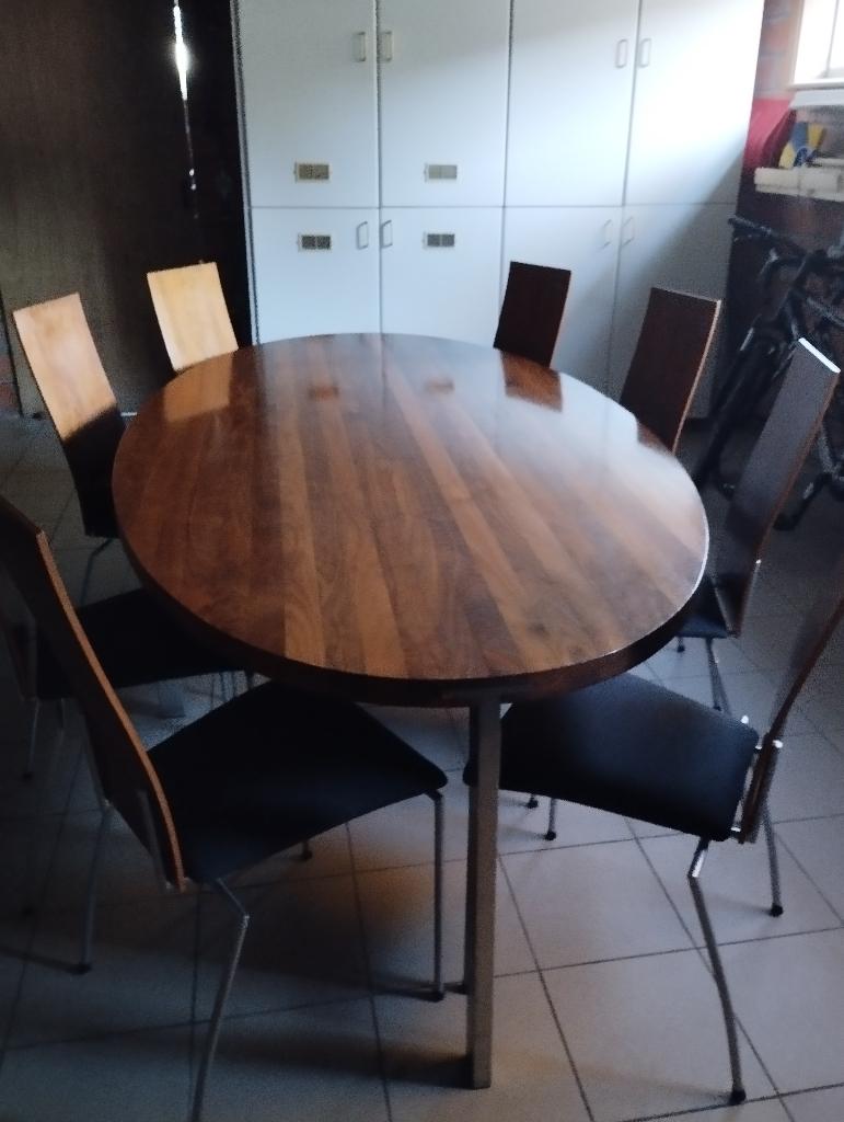 Ovalen notenhouten eettafel met 8 bijhorende stoelen, Huis en Inrichting, Ophalen, 100 tot 150 cm, Design, 200 cm of meer