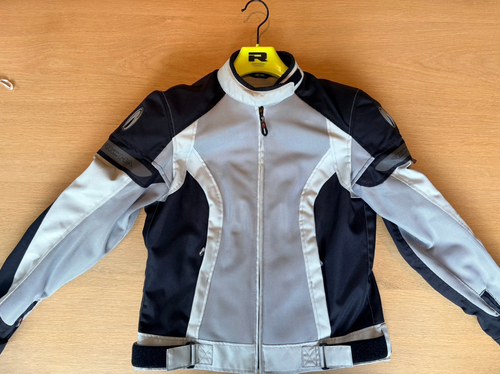 Richa motorpak dames NIEUWSTAAT - maat 40 - wit/zwart/grijs, Motoren, Ophalen, Nieuw zonder kaartje, Dames, Combipak