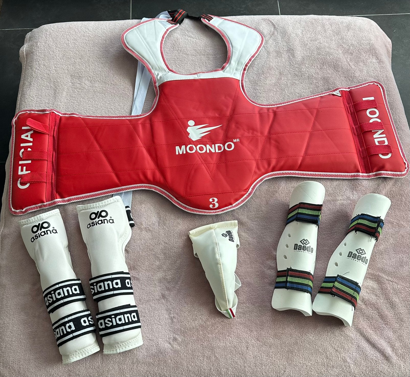 Taekwondo set 1, Sports & Fitness, Enlèvement, Comme neuf