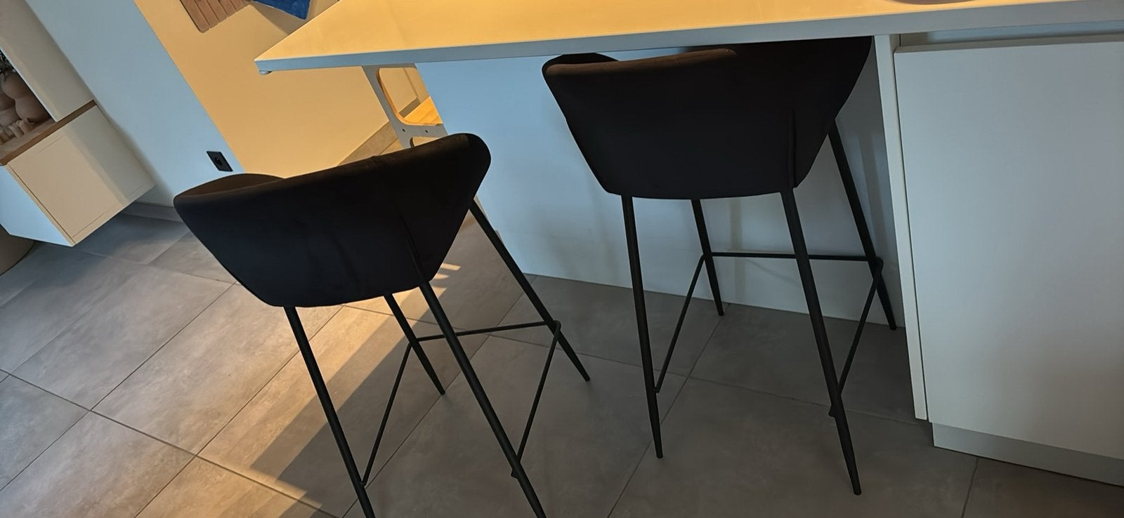 Barkruk zwart velvet, Ophalen, Met voetsteun, Zo goed als nieuw, 90 cm of meer