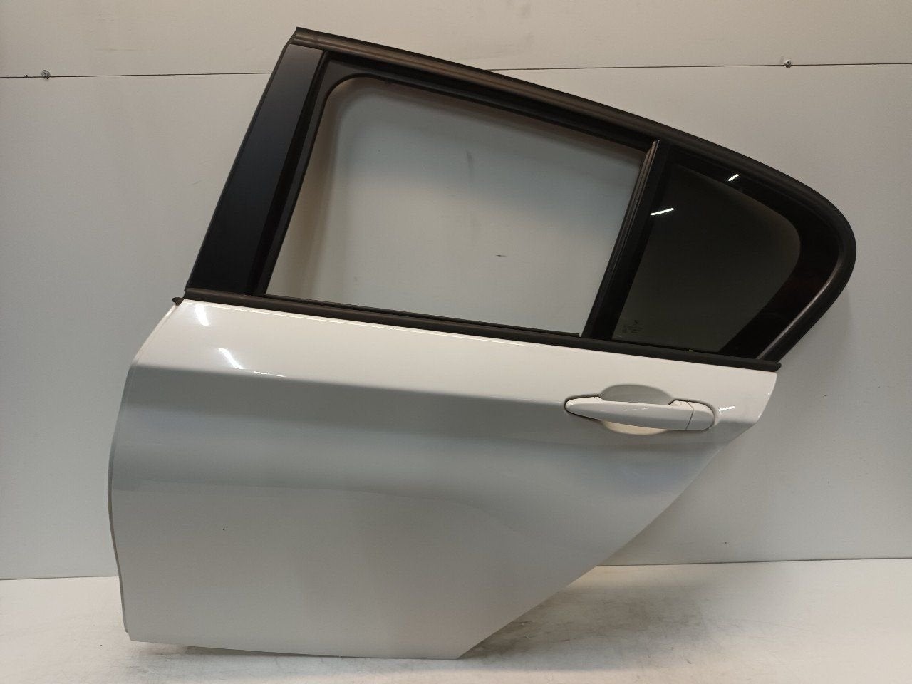 Portier links achter BMW 1 serie, Auto-onderdelen, Onderdelen@venauto.nl, Van der Ven Autorecycling B.V., Gebruikt, Ettenseweg 76, 4706 PB Roosendaal, The Netherlands