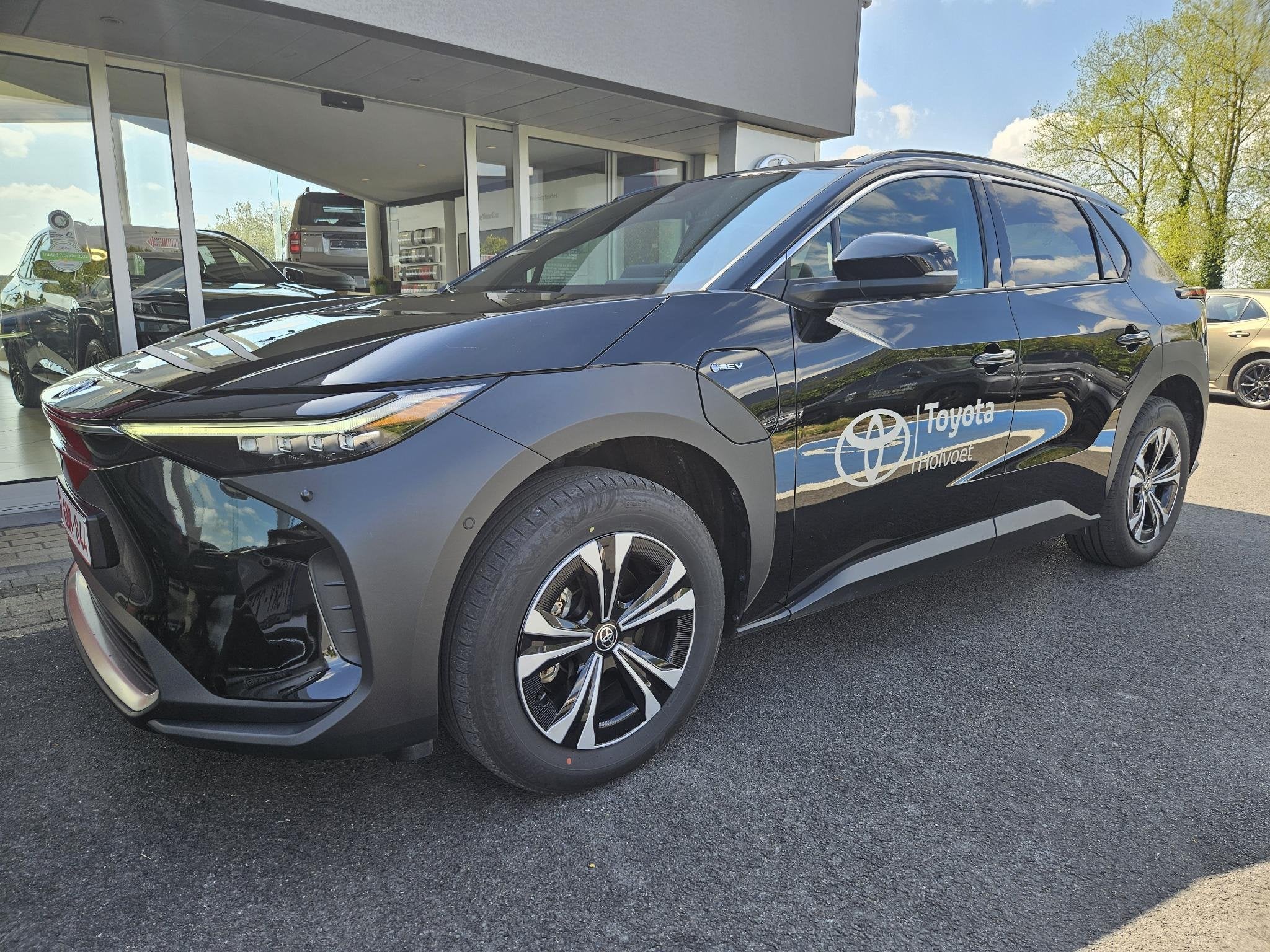 Toyota Bz4x 71.4 kWh 2WD Executive (automatique), 750 kg, 71 kWh, Electronic Stability Program (ESP), 5 portes