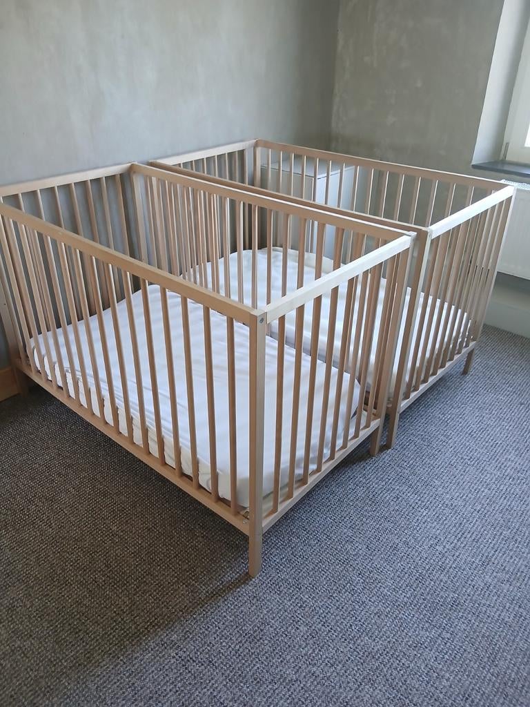 2 lits pour bébés, Enlèvement