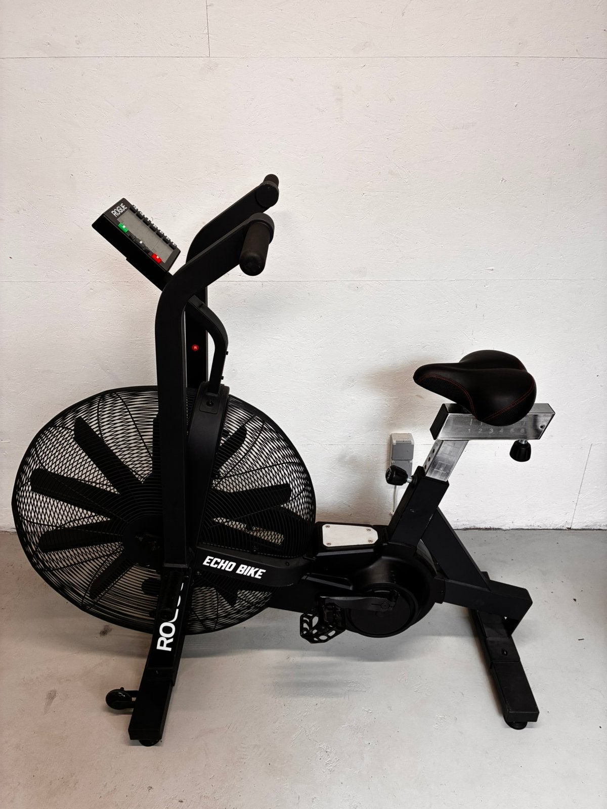 Rogue echo bike, Sport en Fitness, Fitnessmaterialen, Ophalen, Zo goed als nieuw