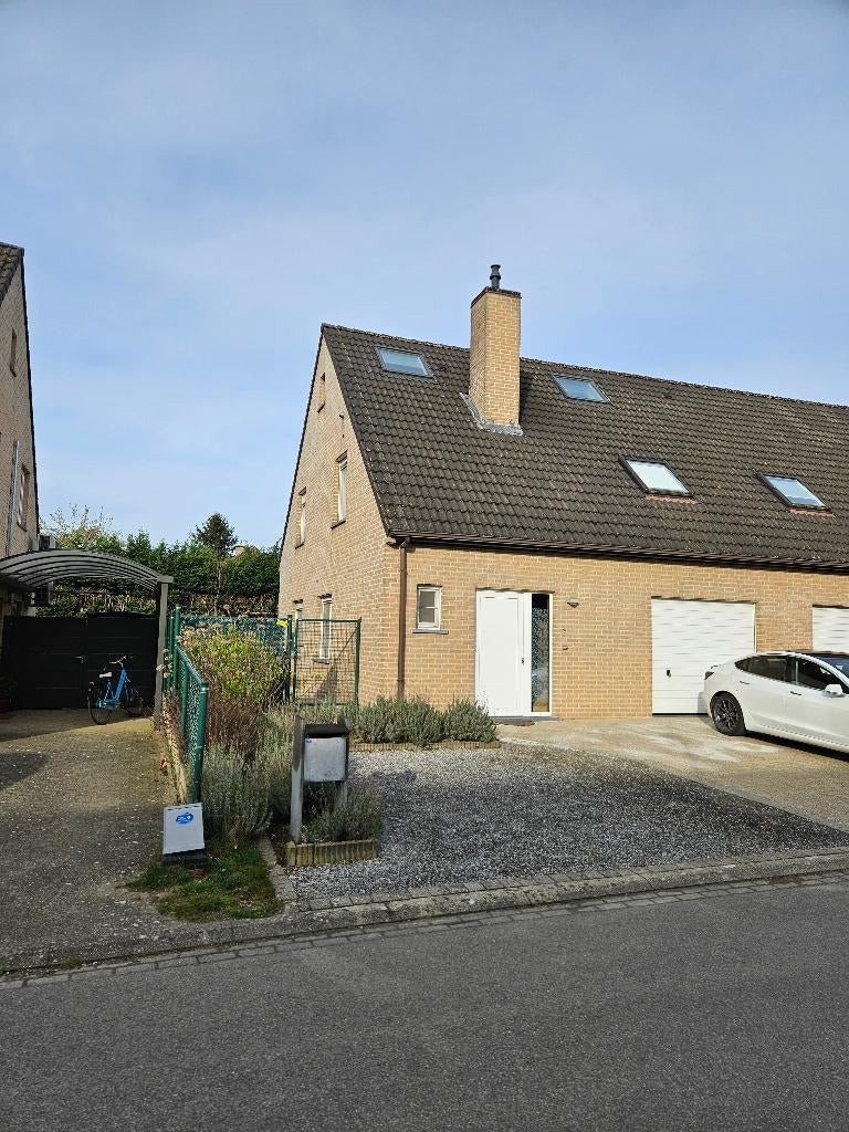 Instapklare energiezuinige HOB in kindvriendelijke omgeving, 200 tot 500 m², 124 kWh/m²/jaar, Hoekwoning, Verkoop zonder makelaar