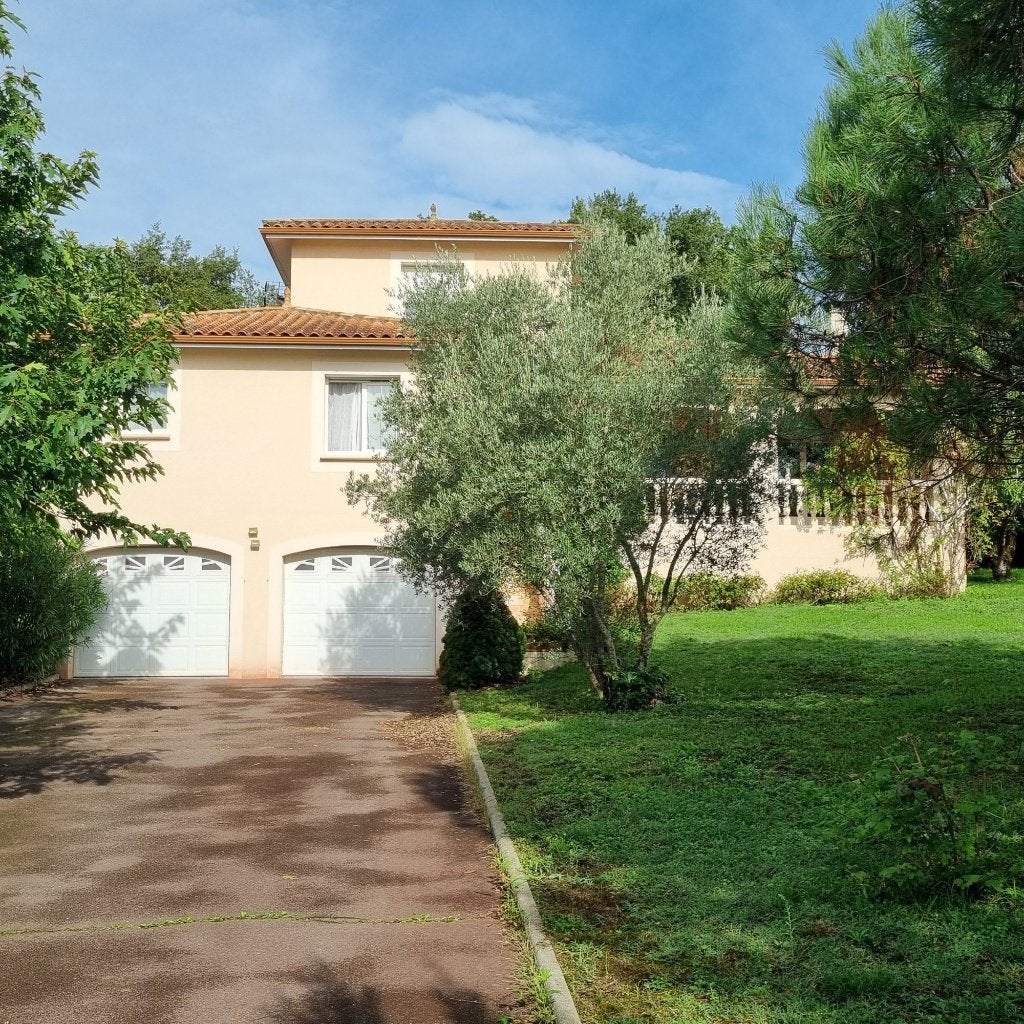 Maison semi plain-pied 134 m² – 3 chambres, Immo, Étranger, Ville, Maison d'habitation, 134 m², Chancelade - Dordogne