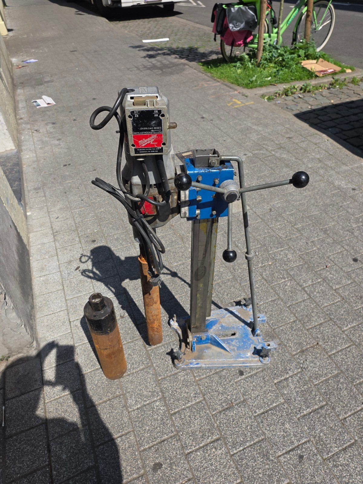 Carotteuse Milwaukee, Bricolage & Construction, Outillage | Foreuses, Utilisé, Perceuse, 600 watts ou plus, Enlèvement