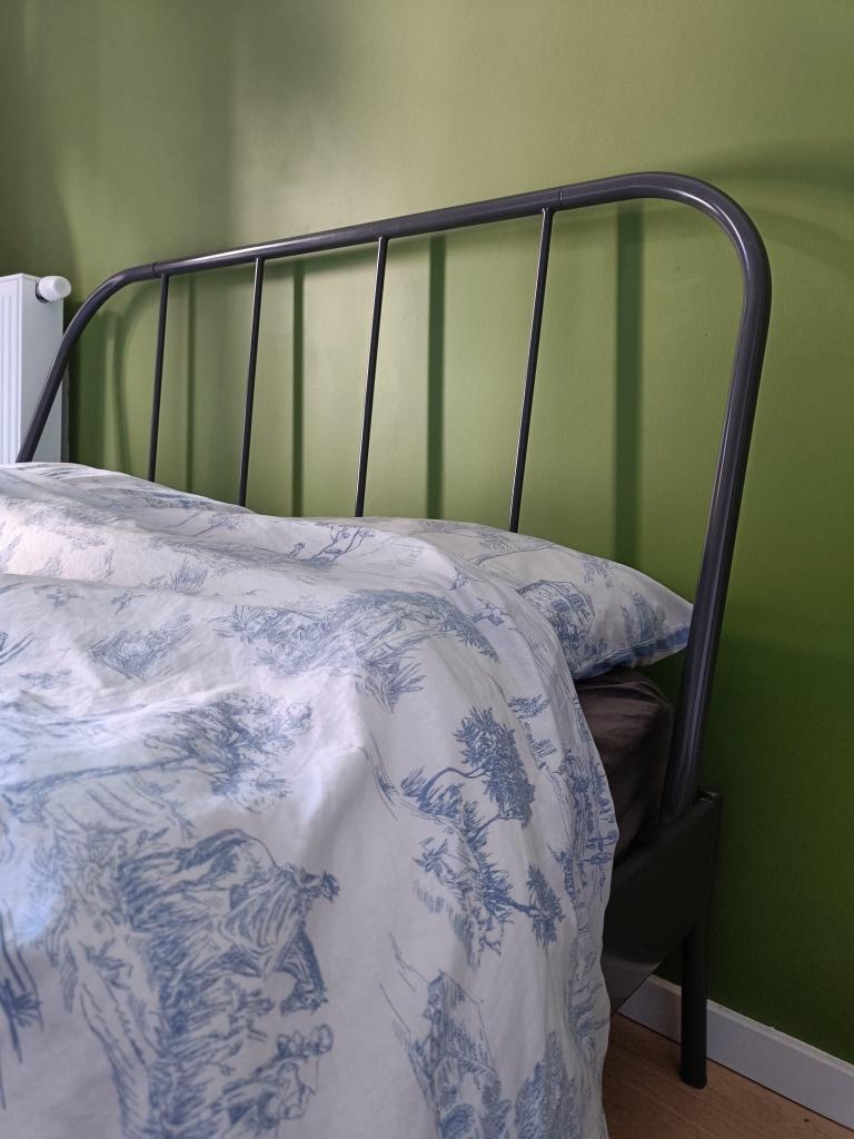 Bedframe met lattenbodems, Huis en Inrichting, Slaapkamer | Bedden, Zo goed als nieuw, Twijfelaar, 140 cm, 200 cm, Metaal, Grijs