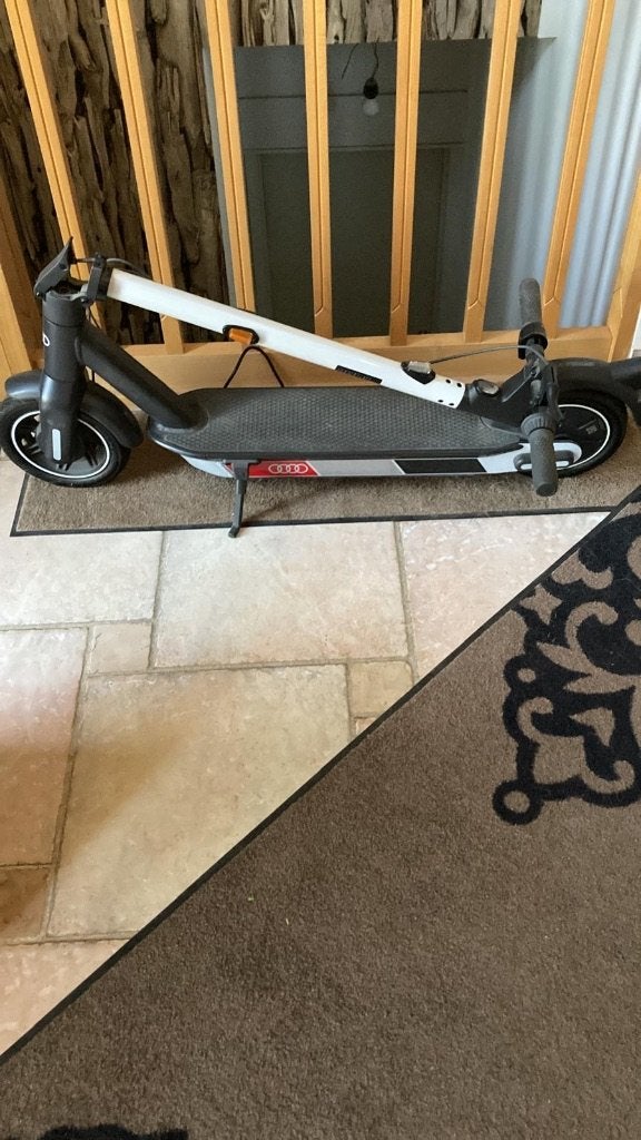Nieuwe electric step audi, Fietsen en Brommers, Ophalen, Nieuw, Elektrische step (E-scooter), Audi