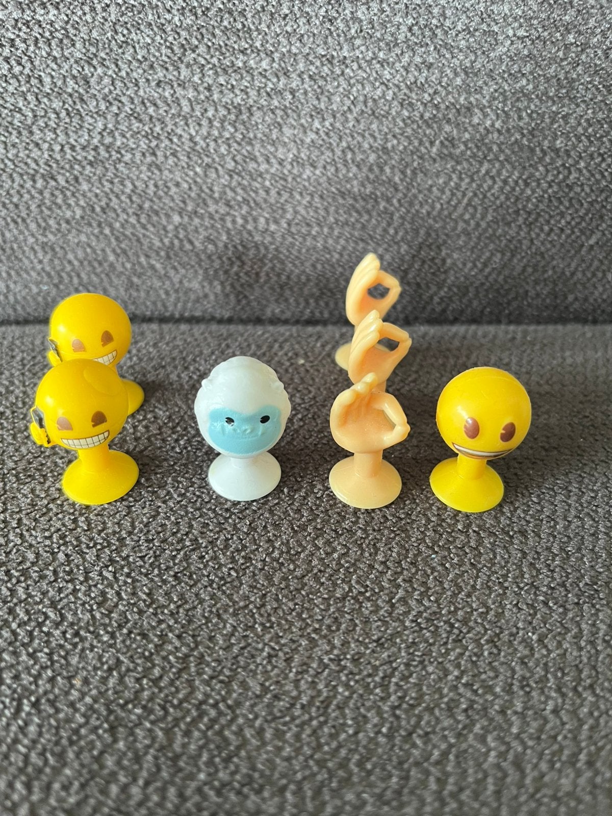 Emoji Aldi 2024, Collections, Aldi, Envoi