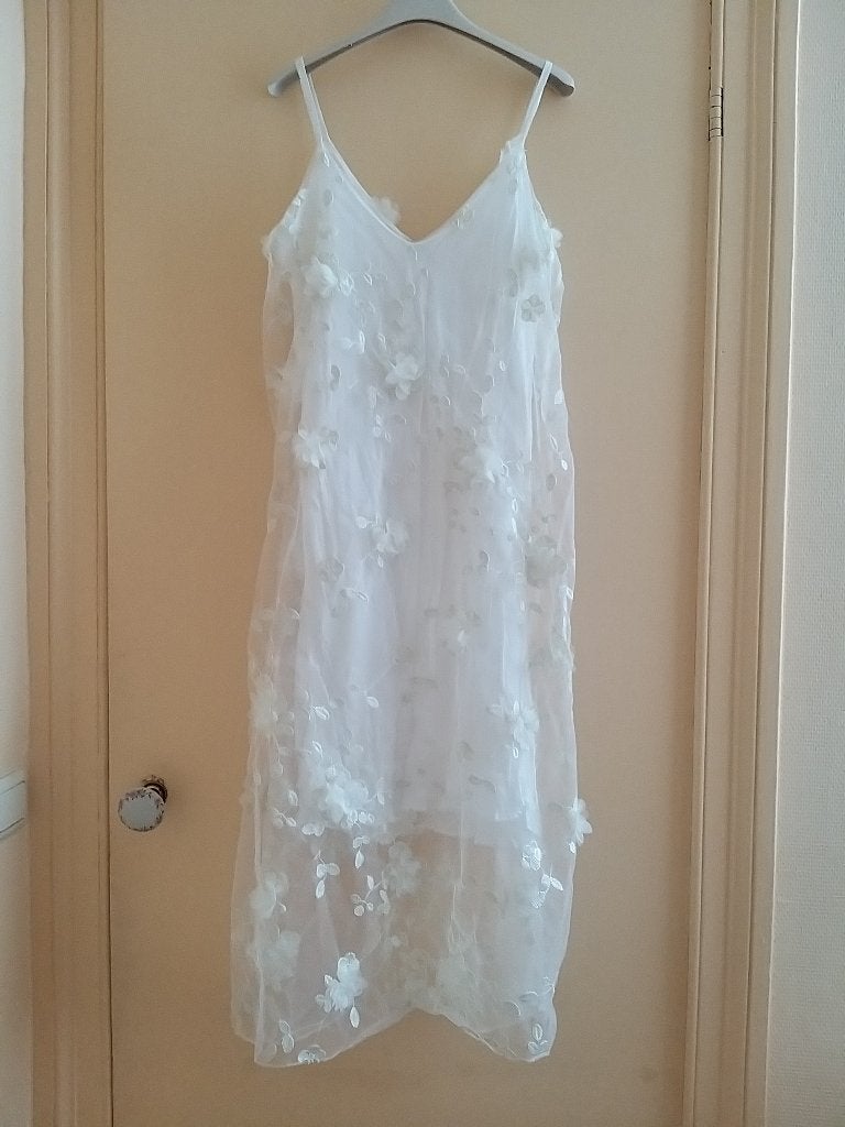Trouwjurk witte crèmekleurige bloemen borduursluier Industry, Kleding | Dames, Trouwjurk, Wit, Nieuw, Ophalen of Verzenden