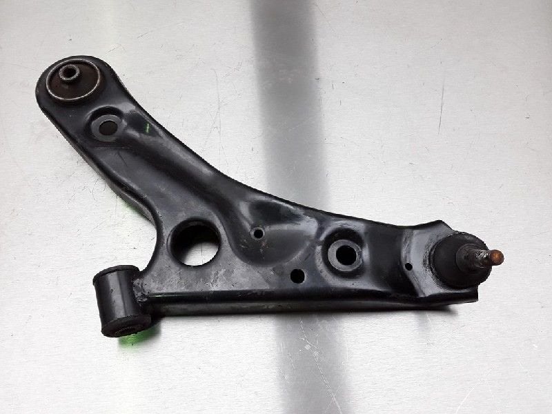 BRAS DE SUSPENSION AVANT GAUCHE INFERIEUR Pixo (D31S), Utilisé, Nissan
