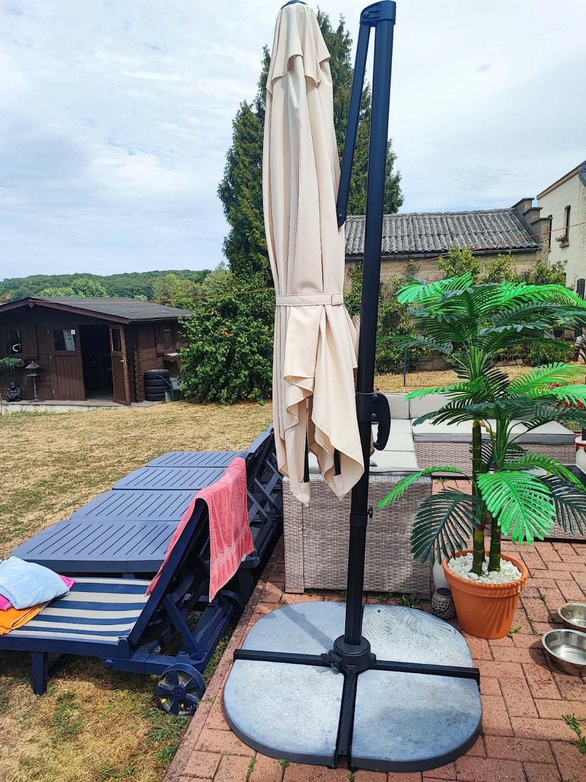 parasol déporté neuf avec 4 dalles béton prix fixe 150euro., Enlèvement