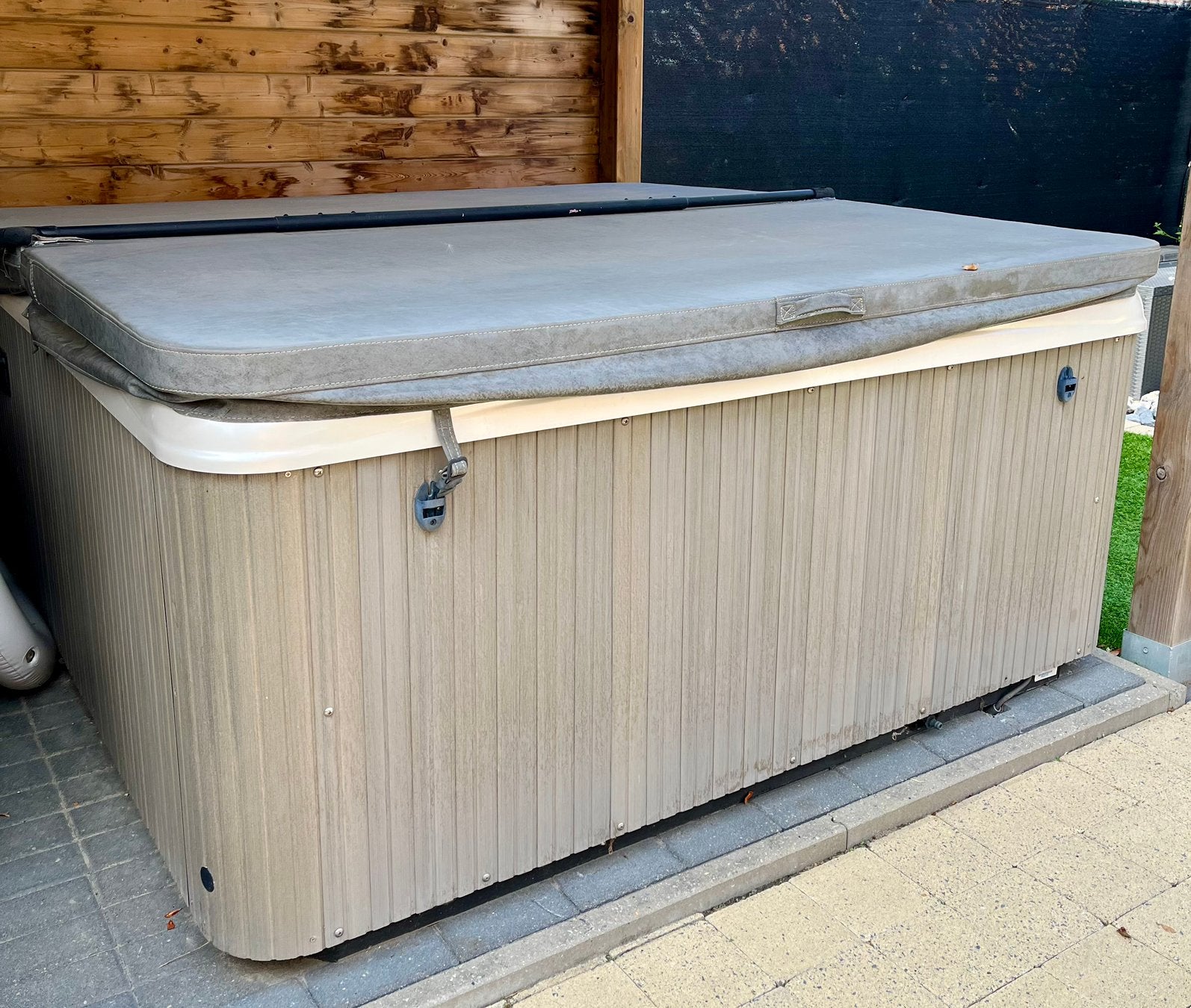 Hot Spring Hot Spot Relay 15 jacuzzi – compleet met cover, Ophalen, Gebruikt, Vast
