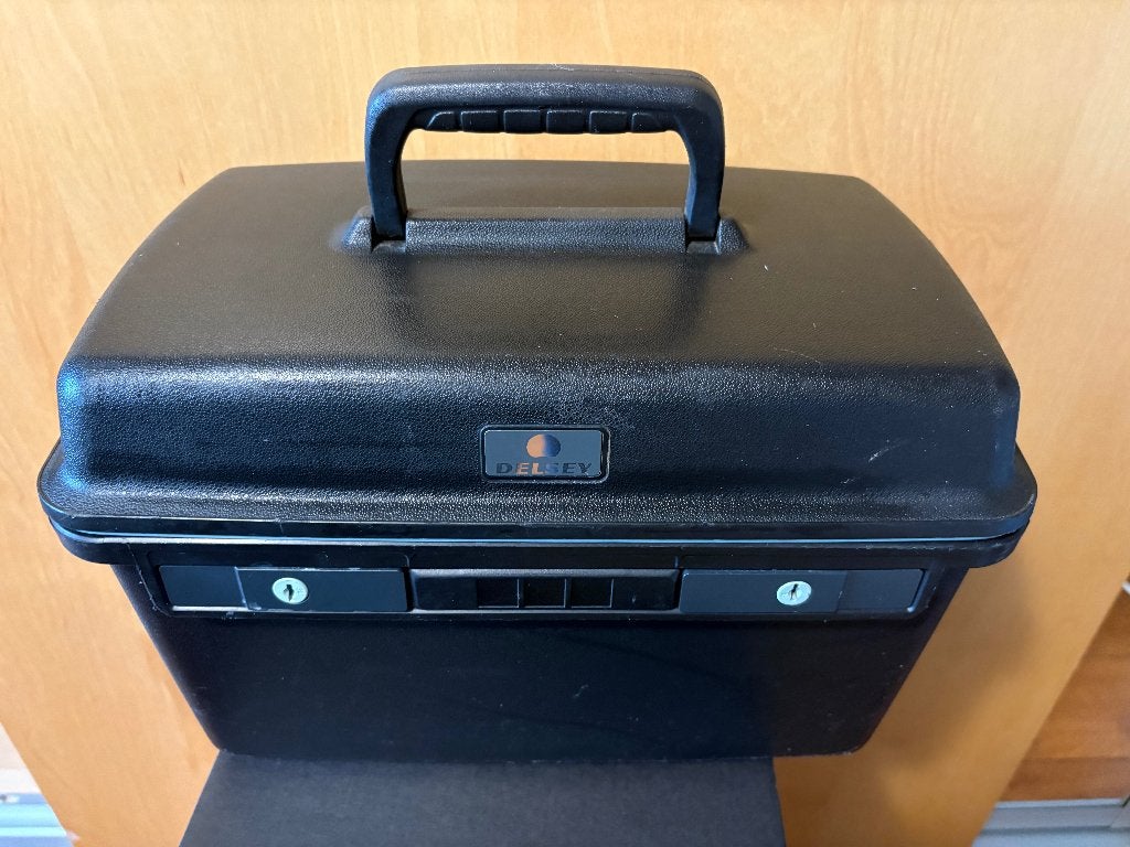 vanity case Delsey, Enlèvement, Utilisé, Avec serrure, Rigide