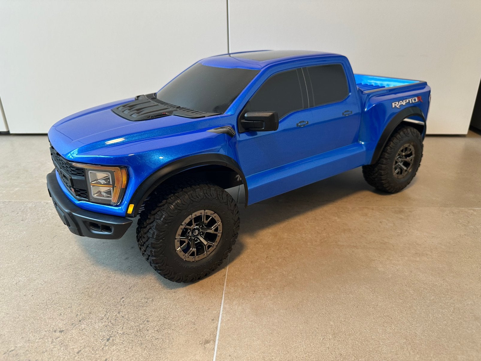 Traxxas slash proscale Raptor, Elektro, Auto offroad, Ophalen of Verzenden, Zo goed als nieuw