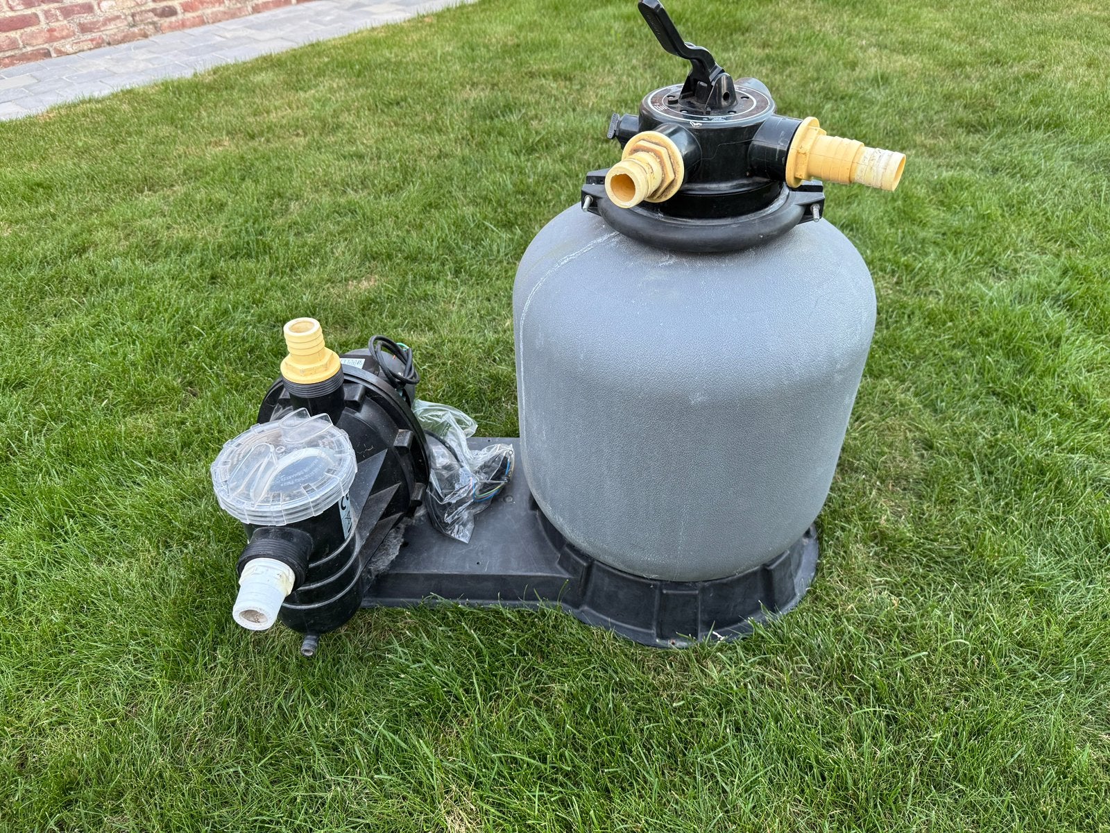 Zandfilter en pomp voor zwembad, Ophalen, Zo goed als nieuw