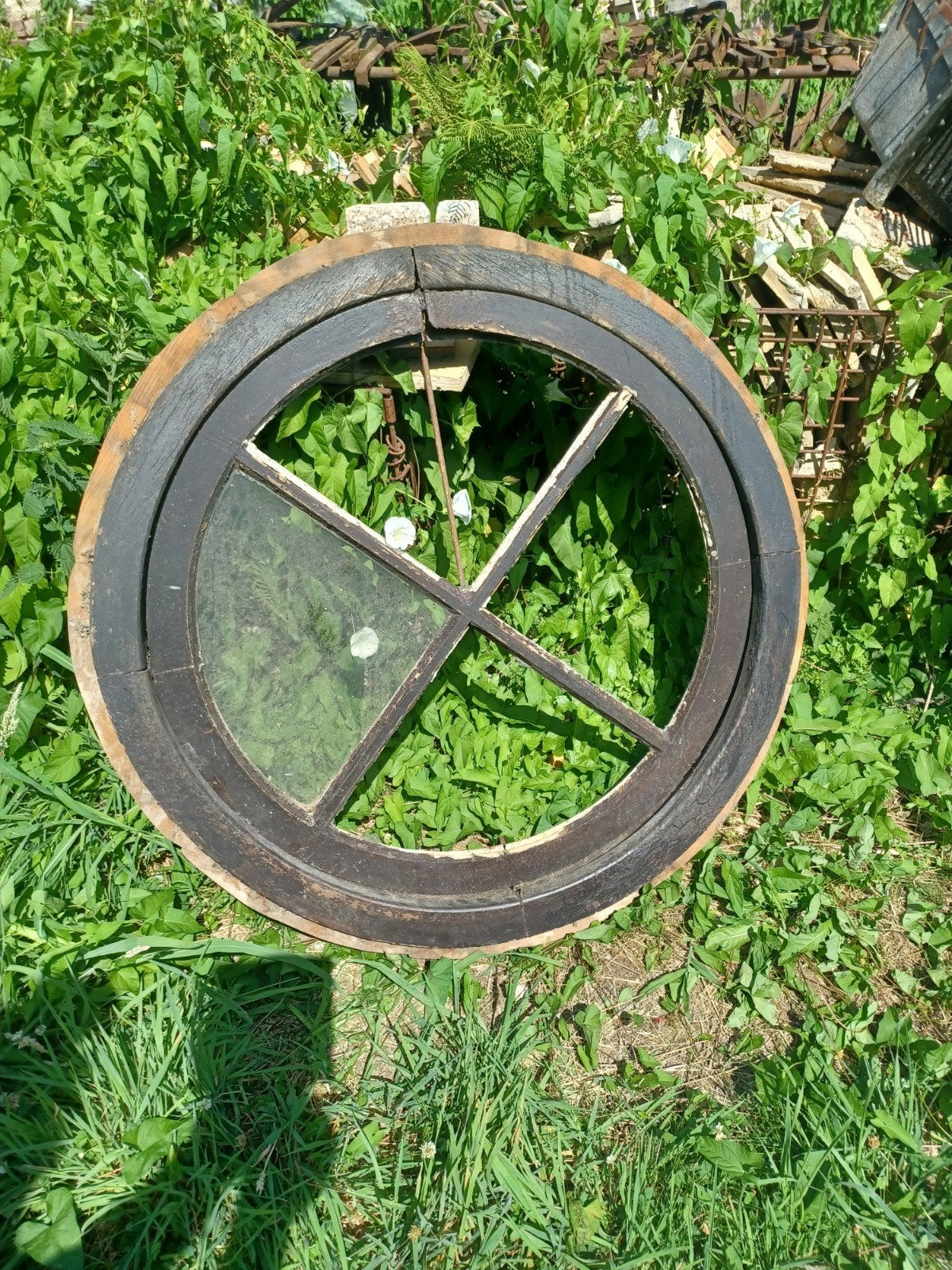 antiek rond raam, Ophalen