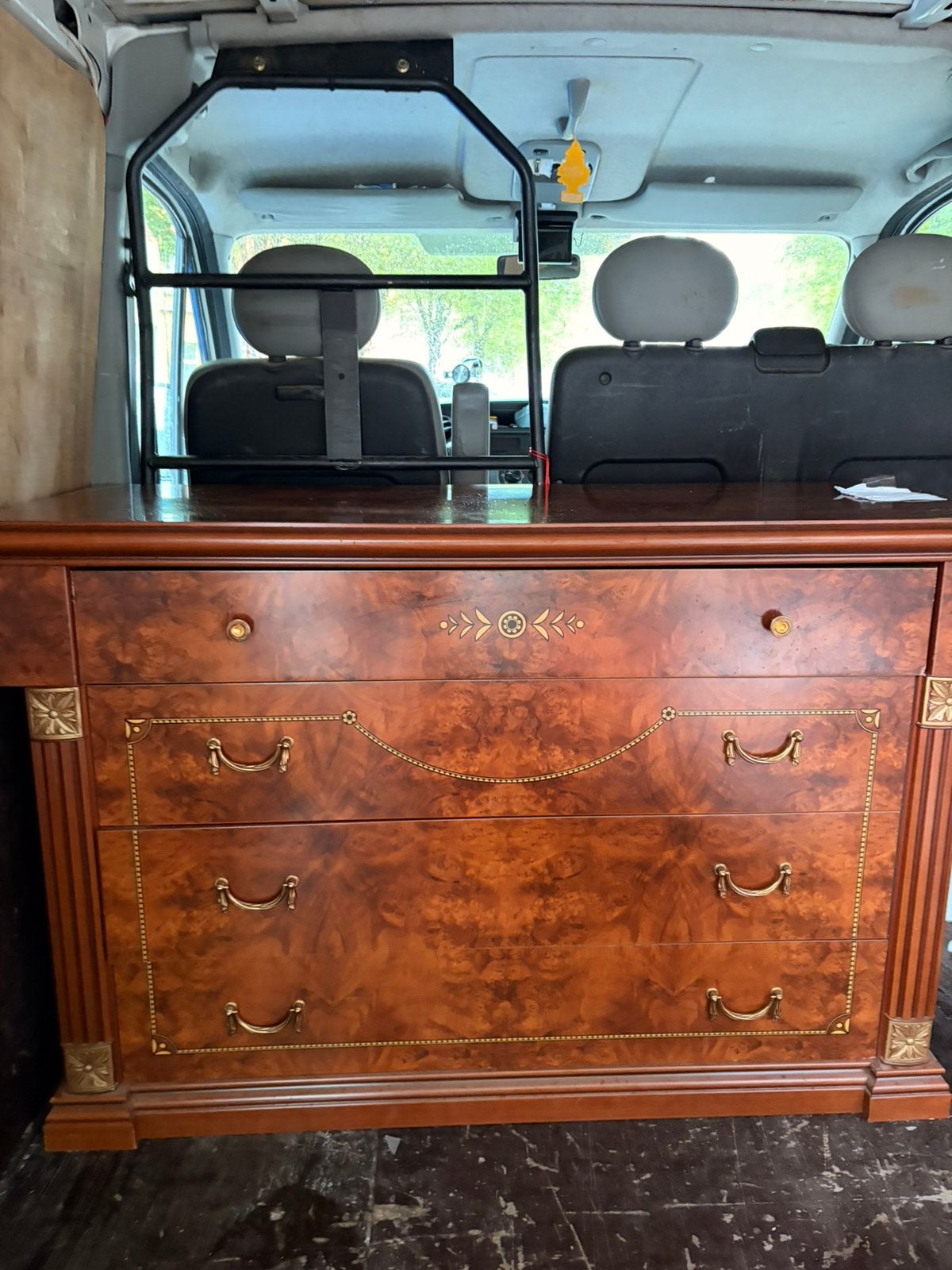 Grande commode classique en bois – 4 tiroirs, Enlèvement