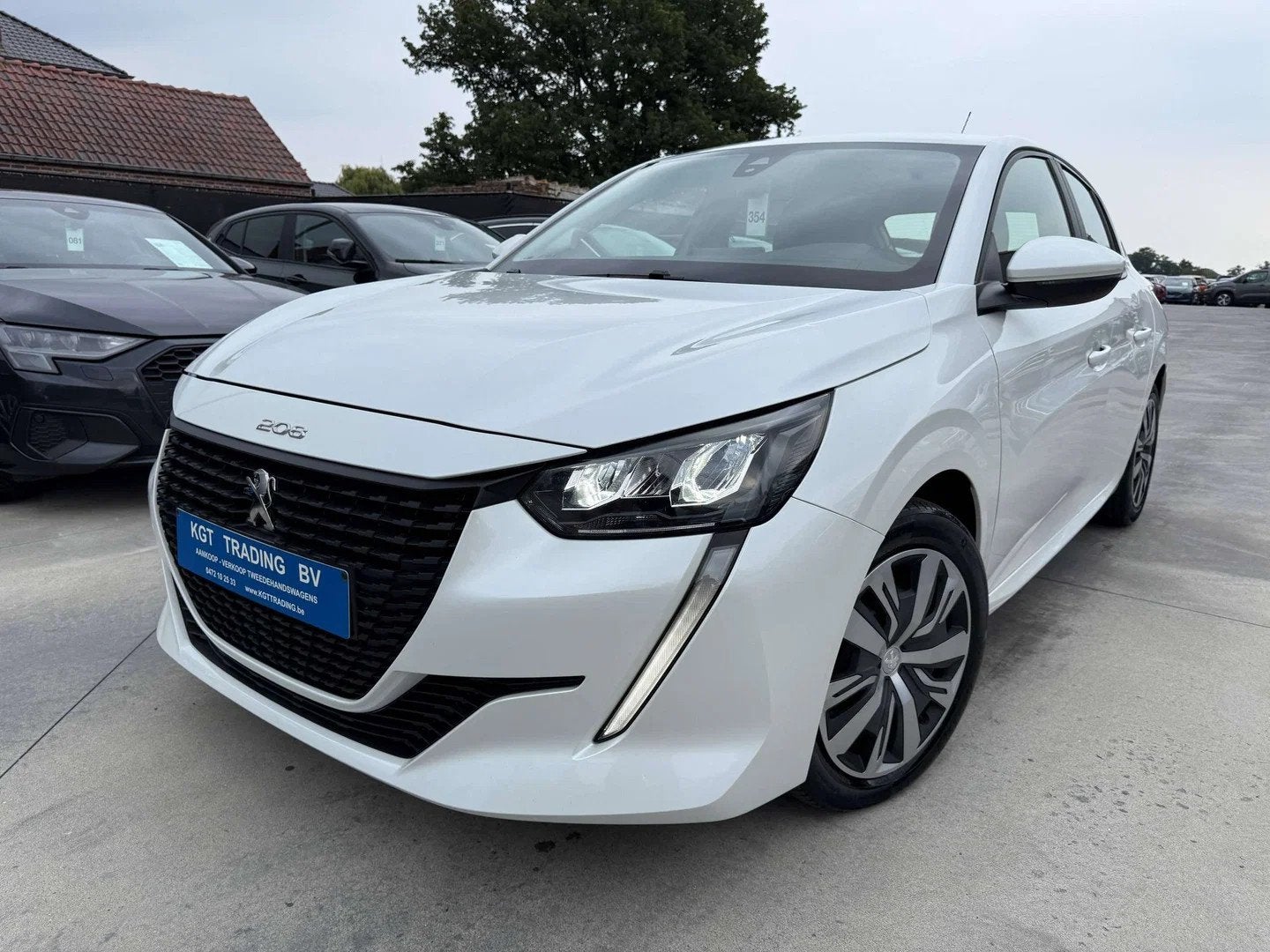 Peugeot 208 1.2i FULL LED NAVIGATIE CARPLAY BLUETOOTH PDC AI, Stof, 1199 cc, 1055 kg, Wit