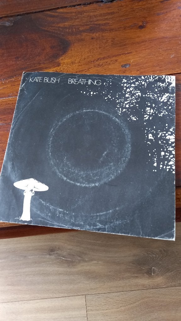 Vinyl (45t) kate bush "breathing", Enlèvement, Comme neuf, Pop