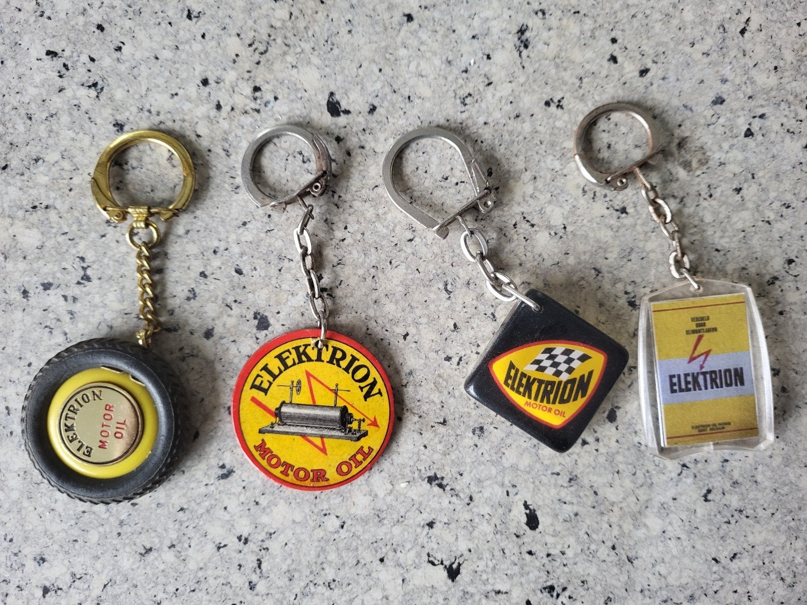 GEZOCHT Elektrion motor oil sleutelhanger of andere items, Enlèvement, Utilisé, Marque