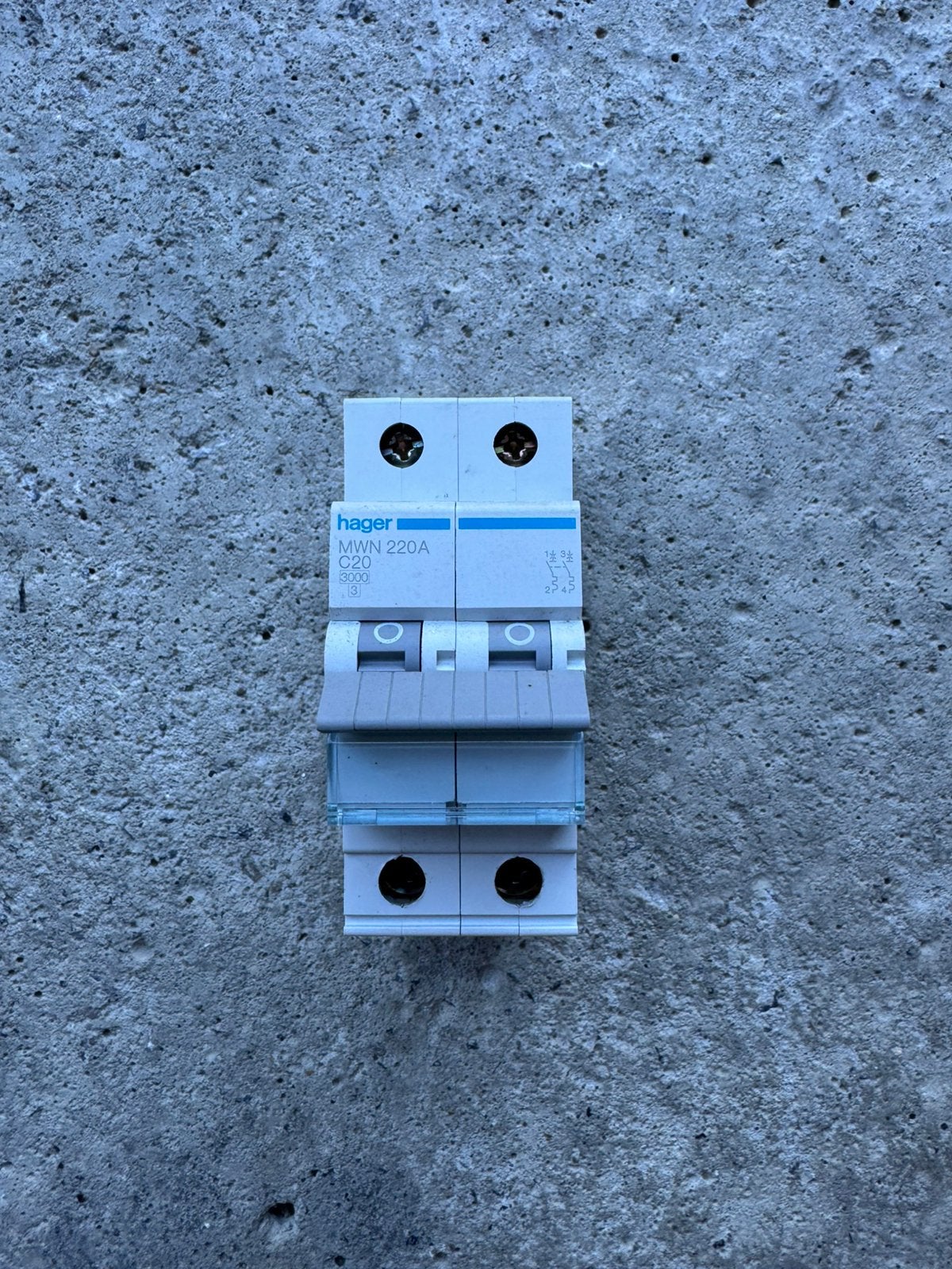 Hager MWN220A – Disjoncteur bipolaire 20A C – Quasi neuf, Bricolage & Construction, Enlèvement ou Envoi, Comme neuf, Hager, Disjoncteur différentiel