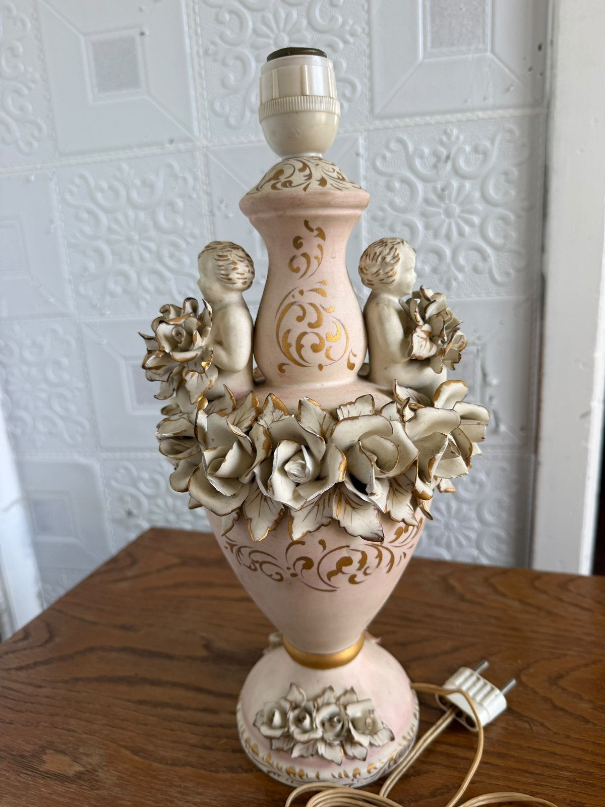 Lampe de table vintage en porcelaine avec anges et roses, Beige, Vintage, Avec prise, Comme neuf