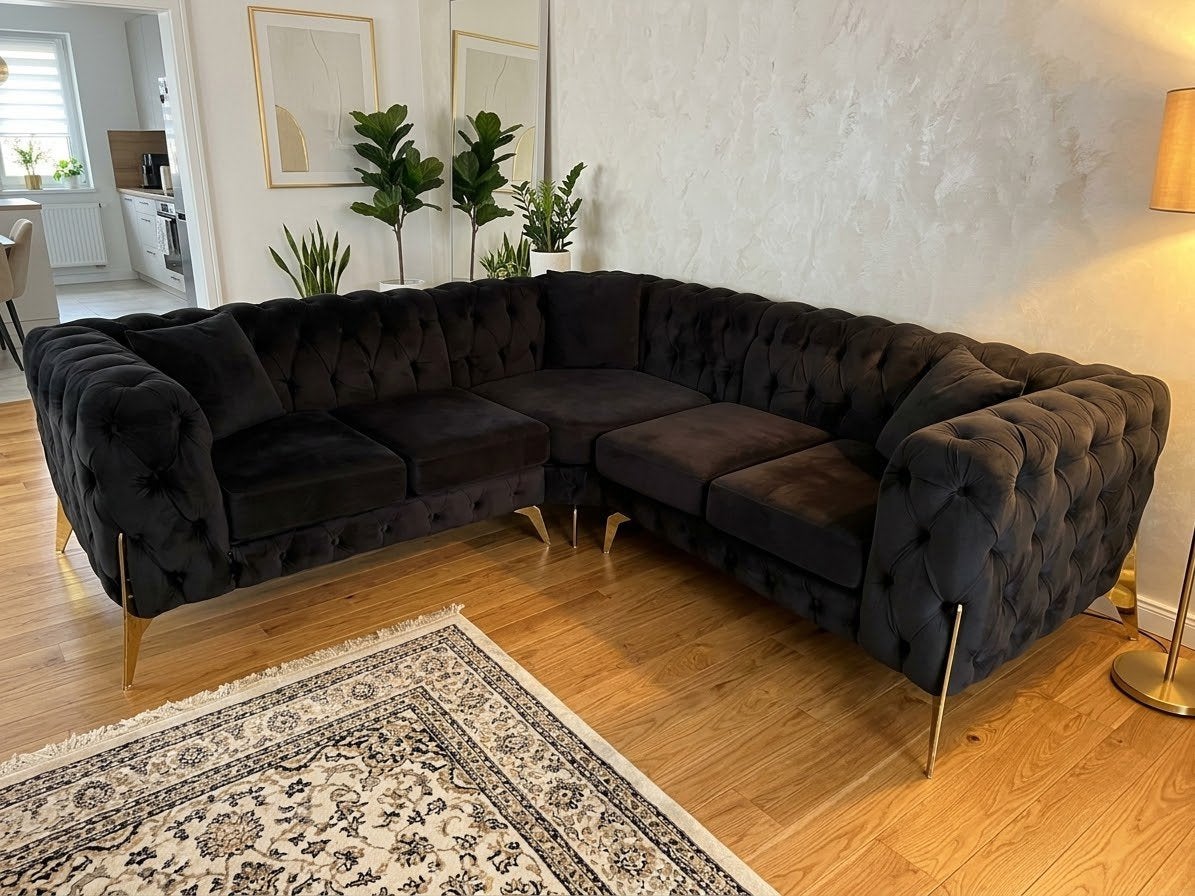 Zwarte Velvet Hoekbank Chesterfield Stijl (Goude Poten) !, Huis en Inrichting, Ophalen, Zo goed als nieuw, Hoekbank