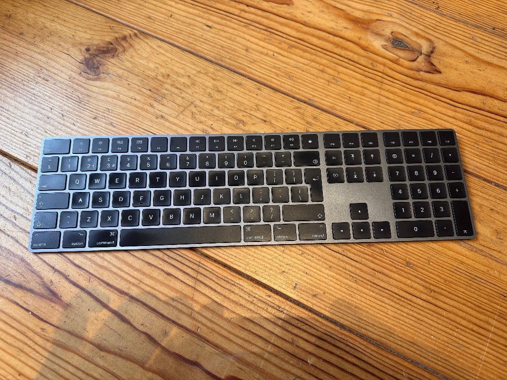 Clavier Apple Magic Keyboard pavé numérique A1843 NOIR, Enlèvement ou Envoi, Touches multimédia, Utilisé, Qwerty