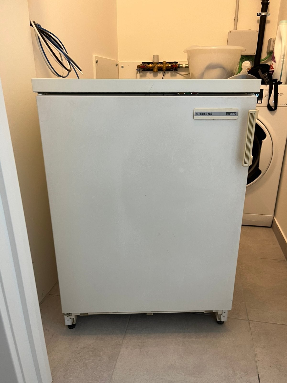 Upright freezer Siemens, Electroménager, Congélateurs, Congélateur, Classe énergétique A ou plus économe, 85 à 120 cm, Comme neuf