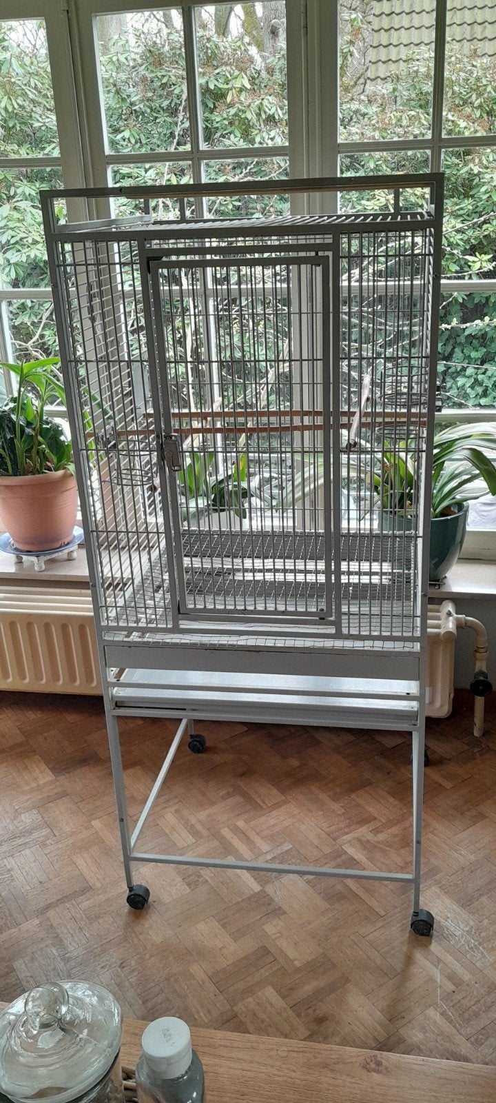 Stevige stalen vogelkooi op wieltjes..., Dieren en Toebehoren, Ophalen, Gebruikt, Metaal, Vogelkooi