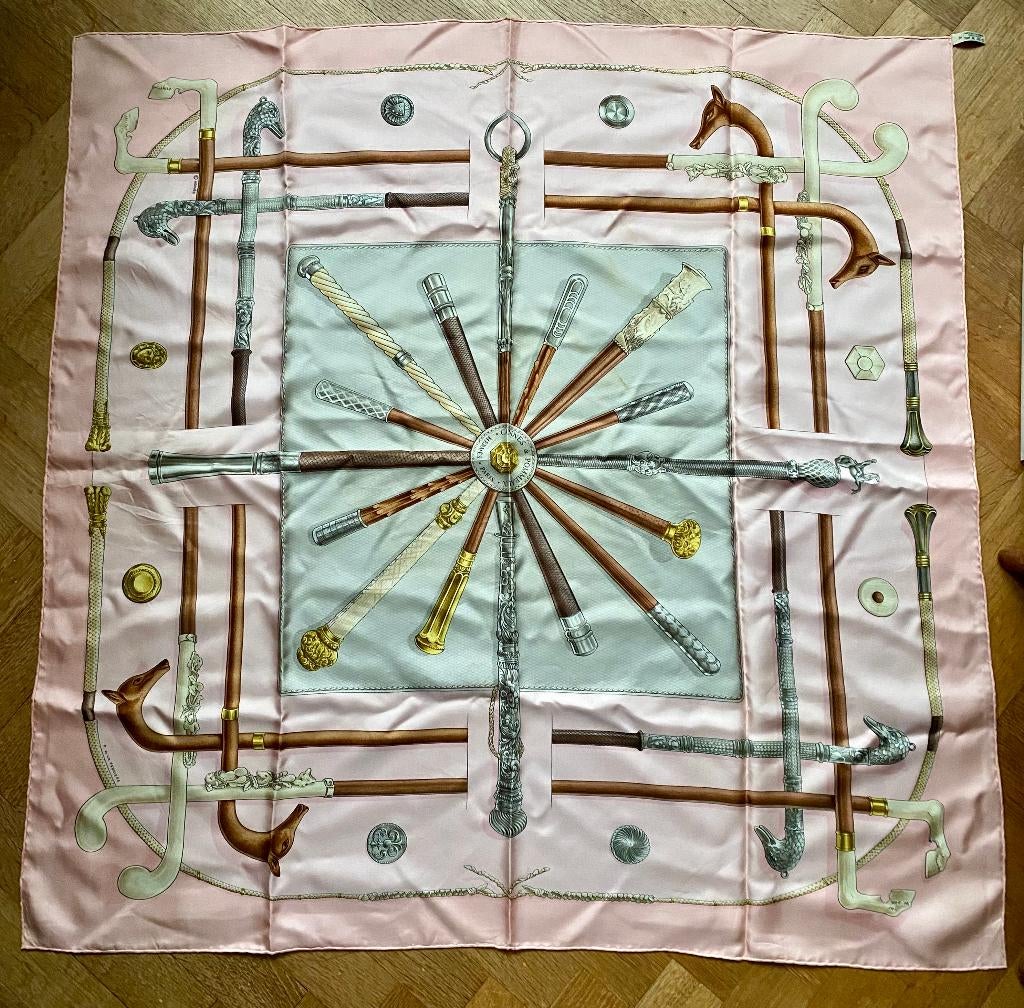 HERMÈS SJAAL - CANNES ET POMMEAUX - VINTAGE, Verzenden, Maat 46/48 (XL) of groter, Sjaal, Gedragen